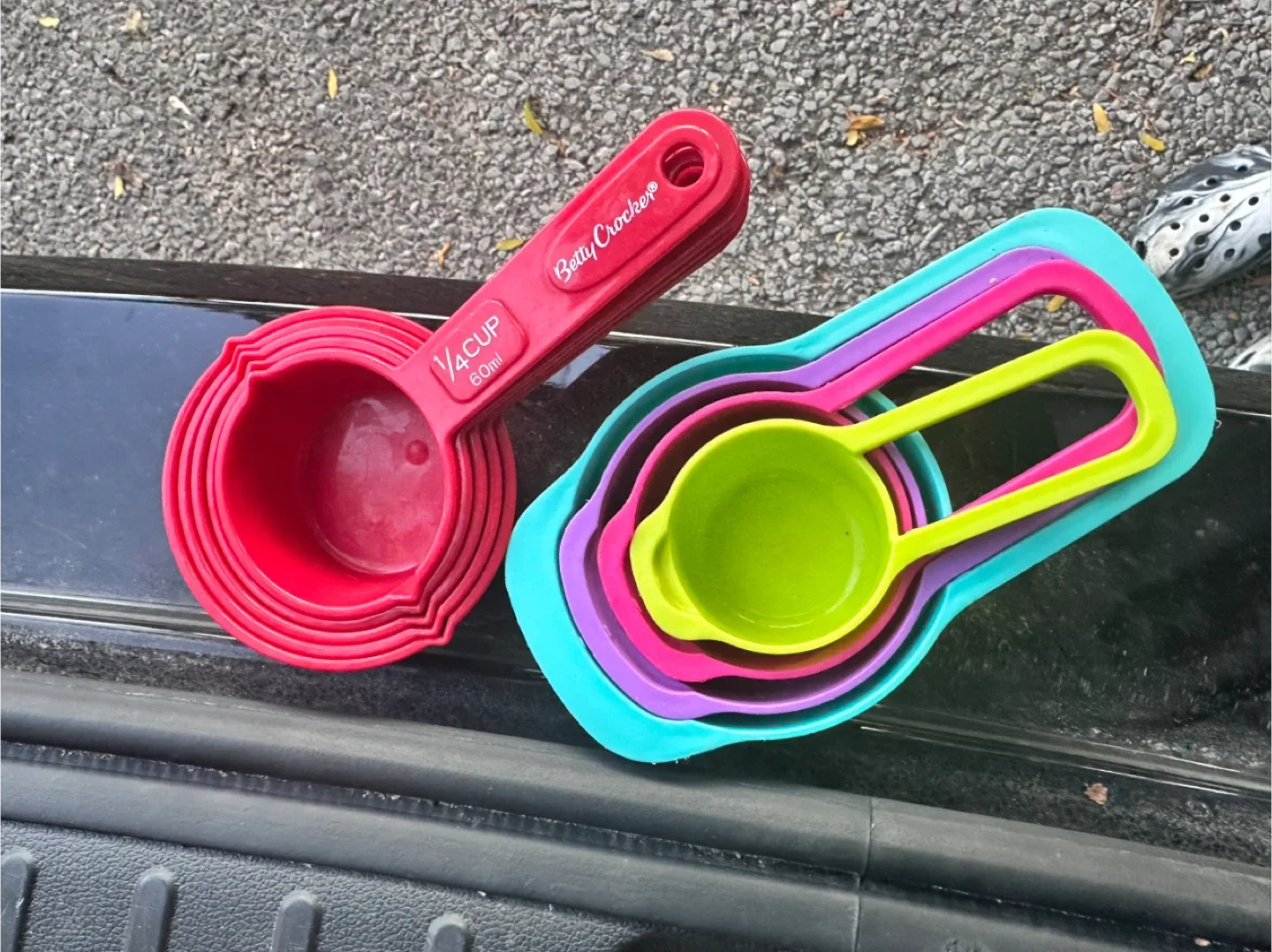 Betty Crocker Measuring Cups - Colourful Set thumbnail