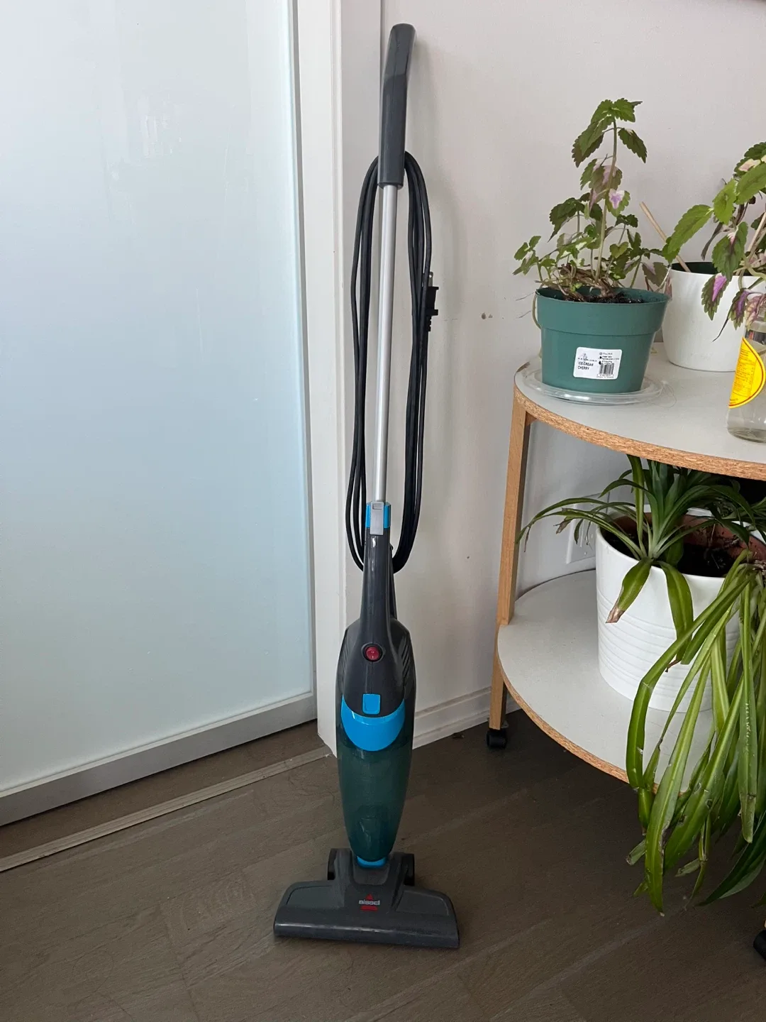 Bissell FeatherWeight Stick Lightweight Bagless Vacuum thumbnail