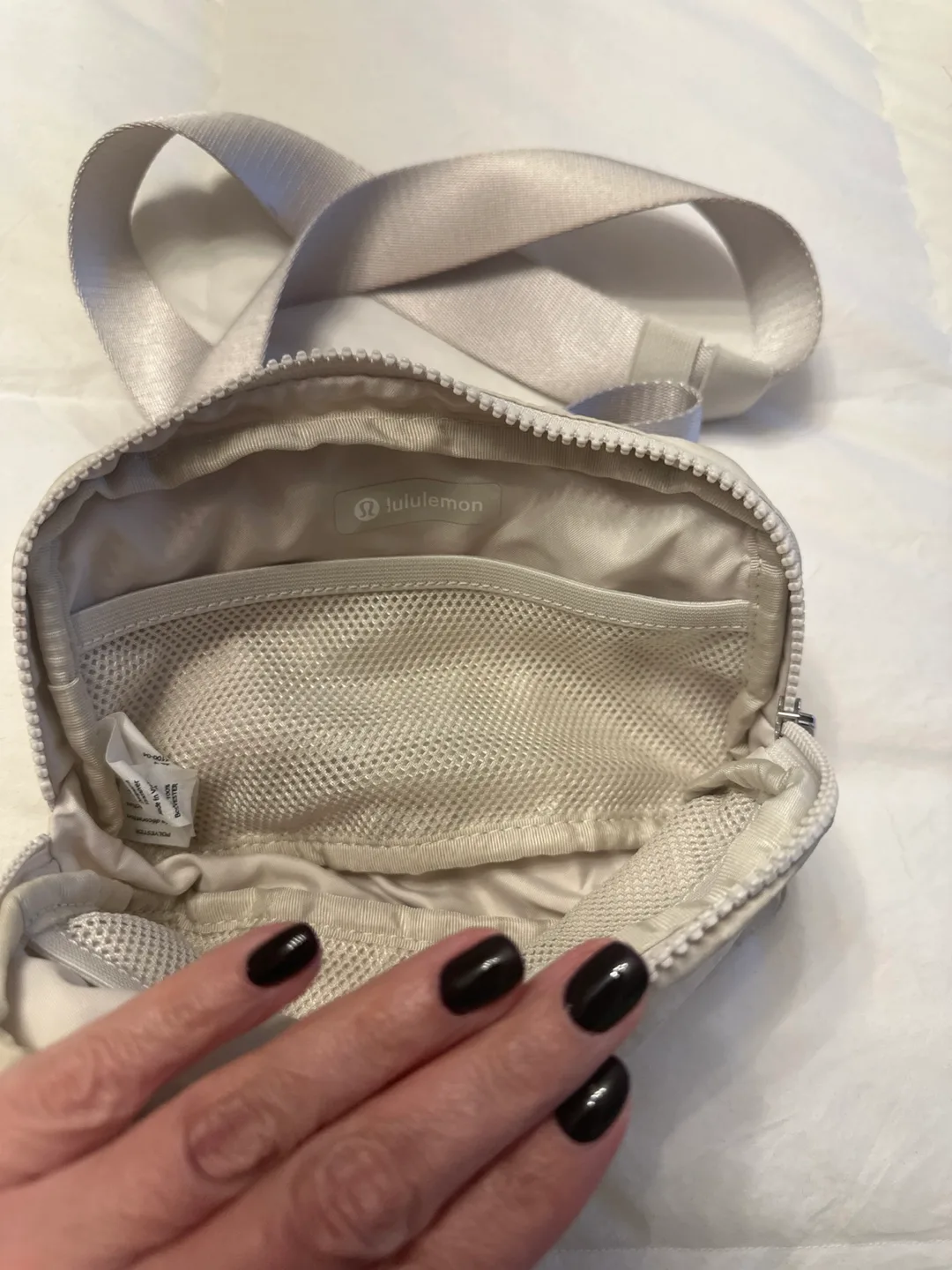 Lululemon Everywhere Belt Bag 1L - White Opal image indicator(2)