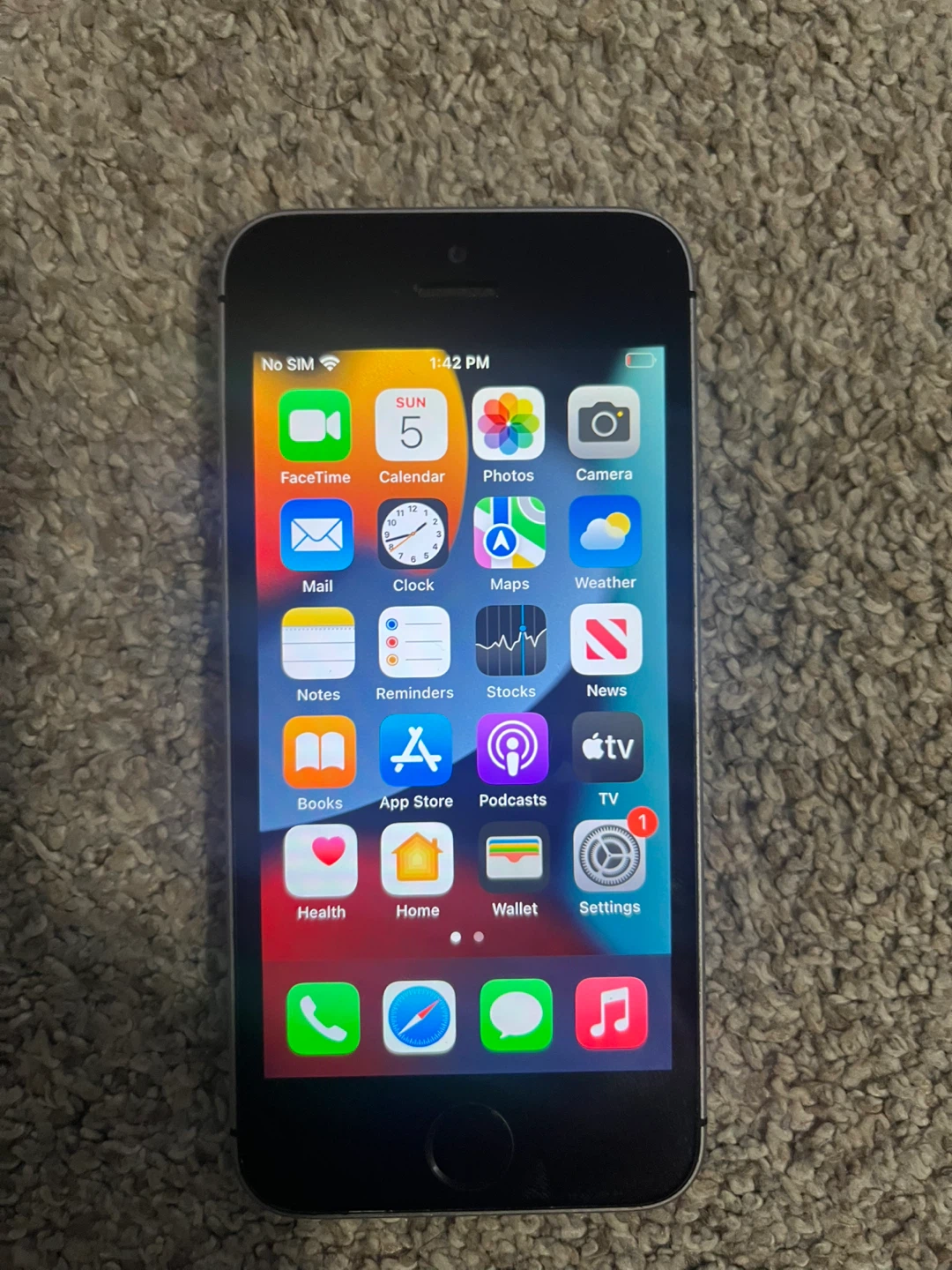 iPhone SE (1st Gen) - photo 2