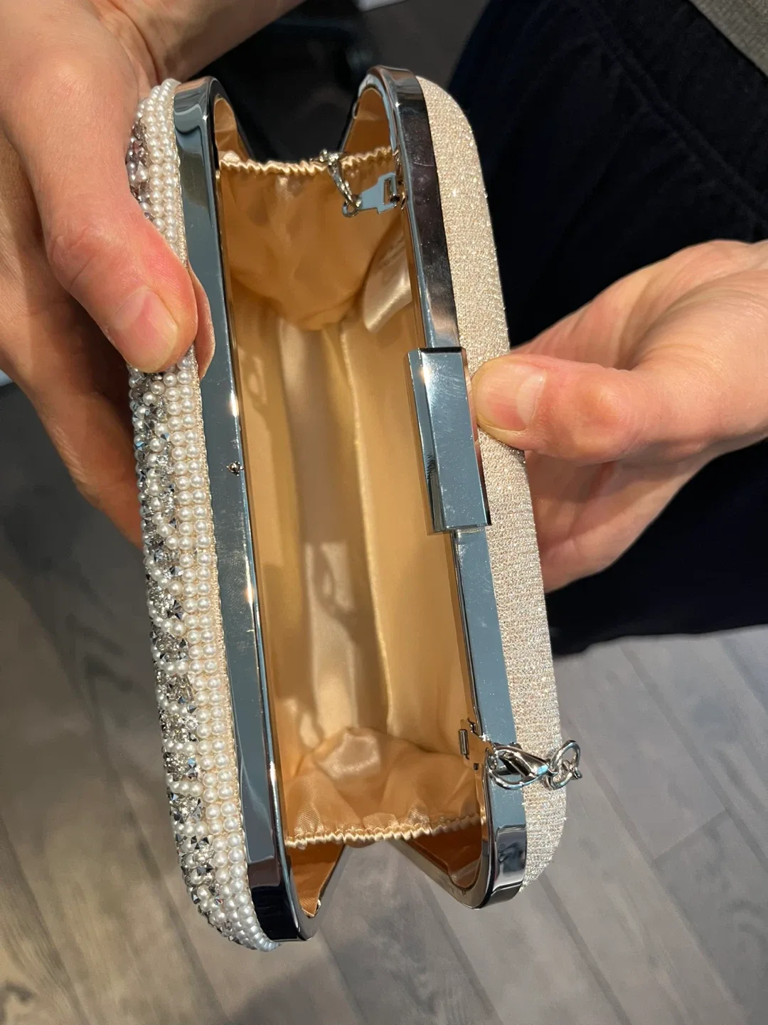 Head Box Clutch Purse image indicator(6)