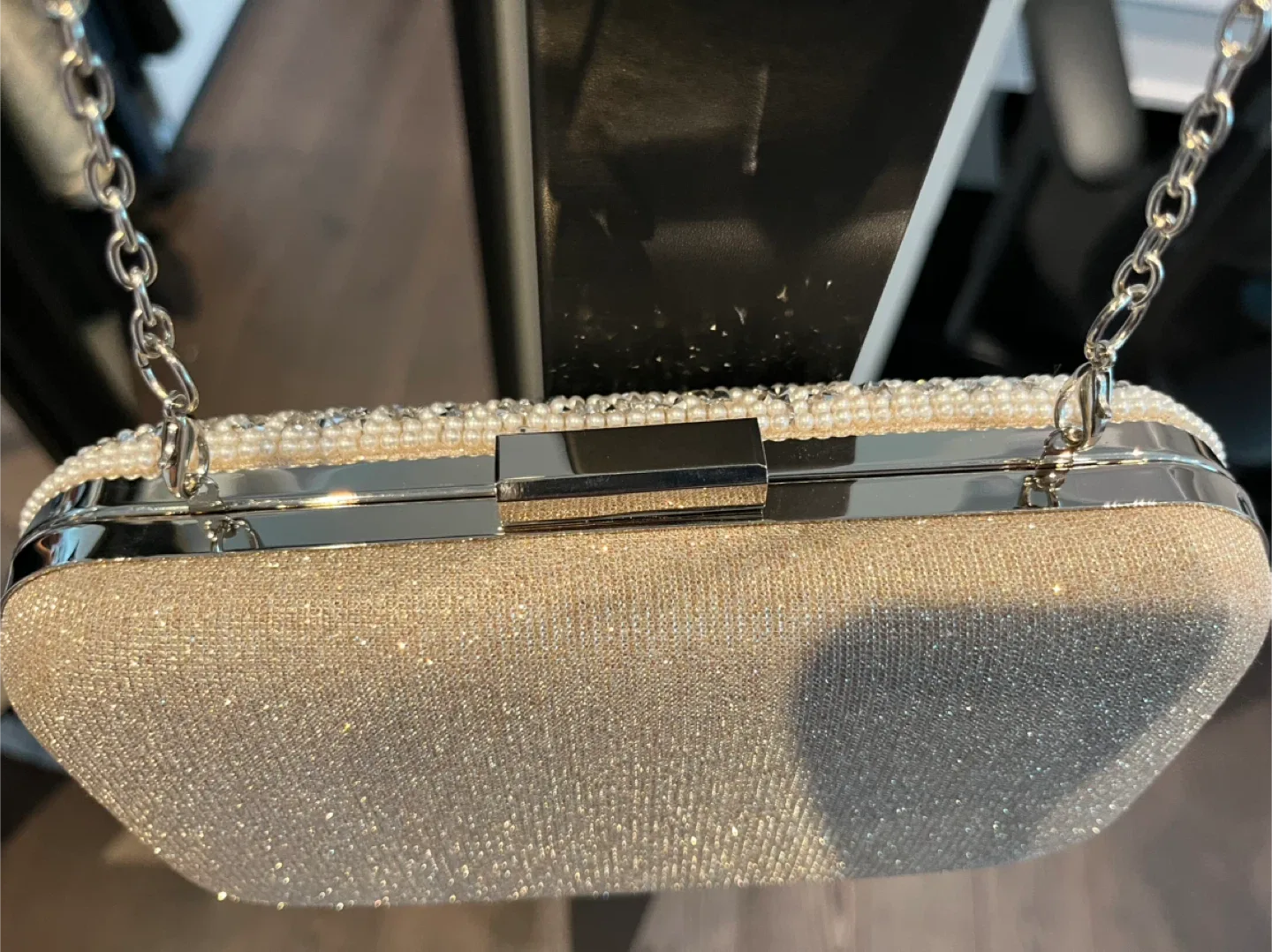 Head Box Clutch Purse image indicator(5)