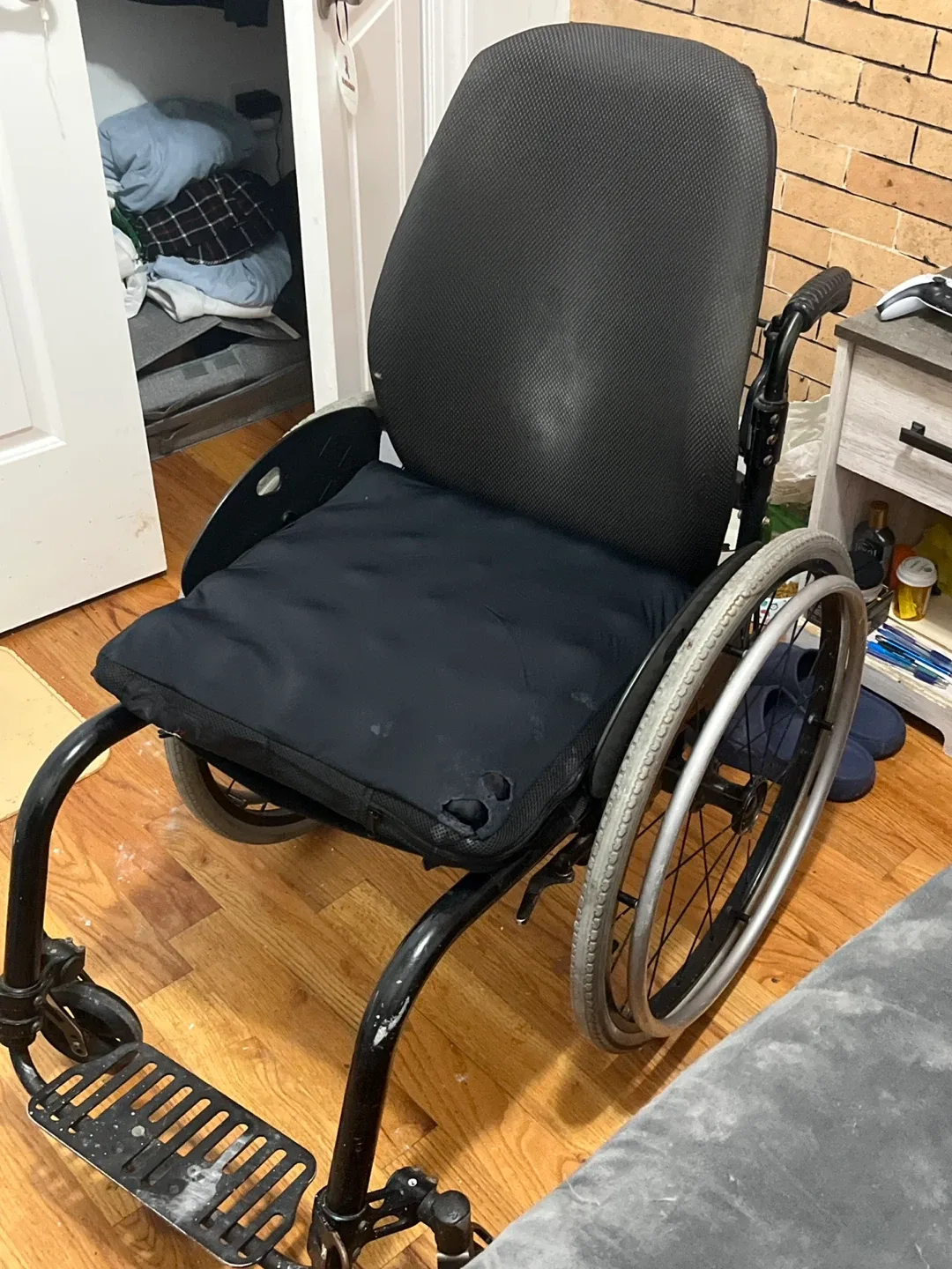 Black Wheelchair image indicator(2)