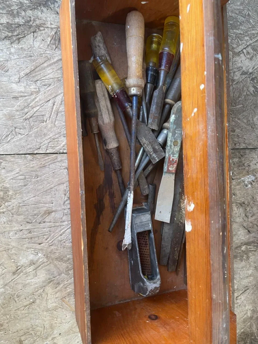 carpentry tools -Mixed Lot of Used Hand Tools image indicator(7)