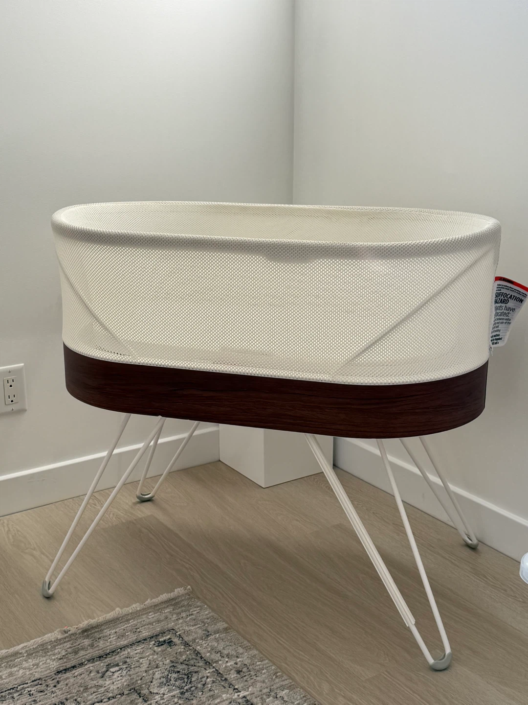 Like New Snoo Bassinet
