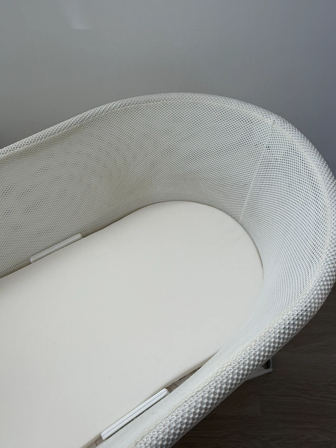 Like New Snoo Bassinet - photo 4
