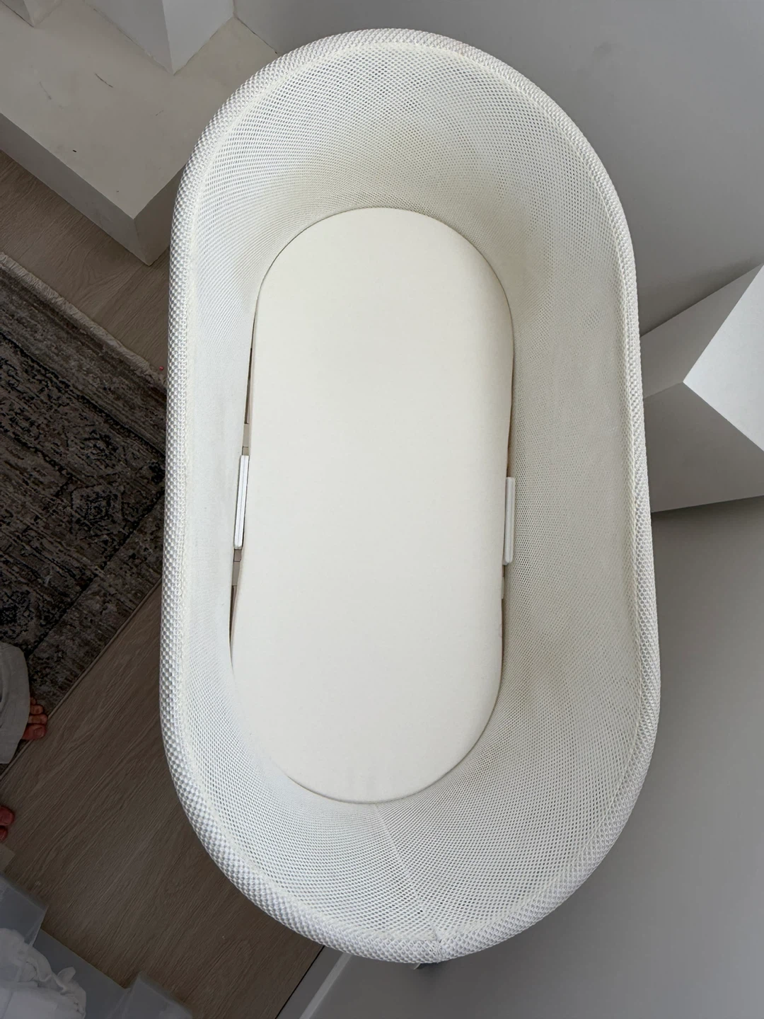 Like New Snoo Bassinet - photo 2