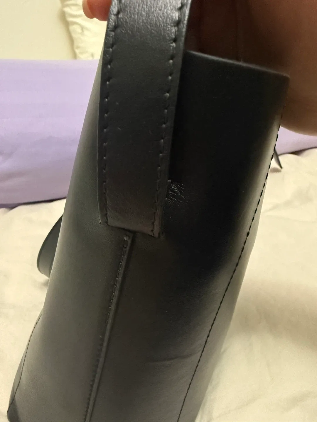 Flattered Hedda Grande Handbag – Black image indicator(4)