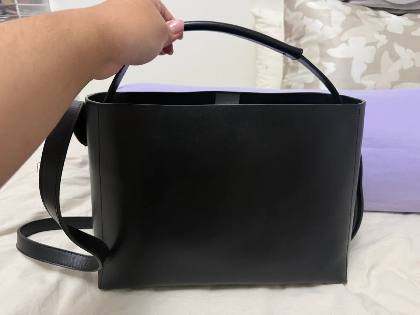 Flattered Hedda Grande Handbag – Black image indicator(7)