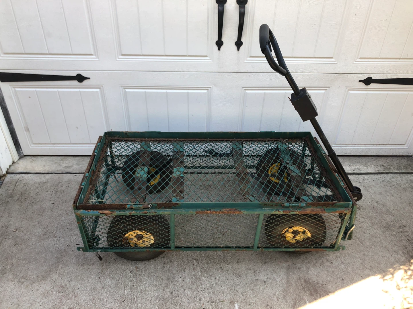Used Green Metal Mesh Utility Wagon - photo 4