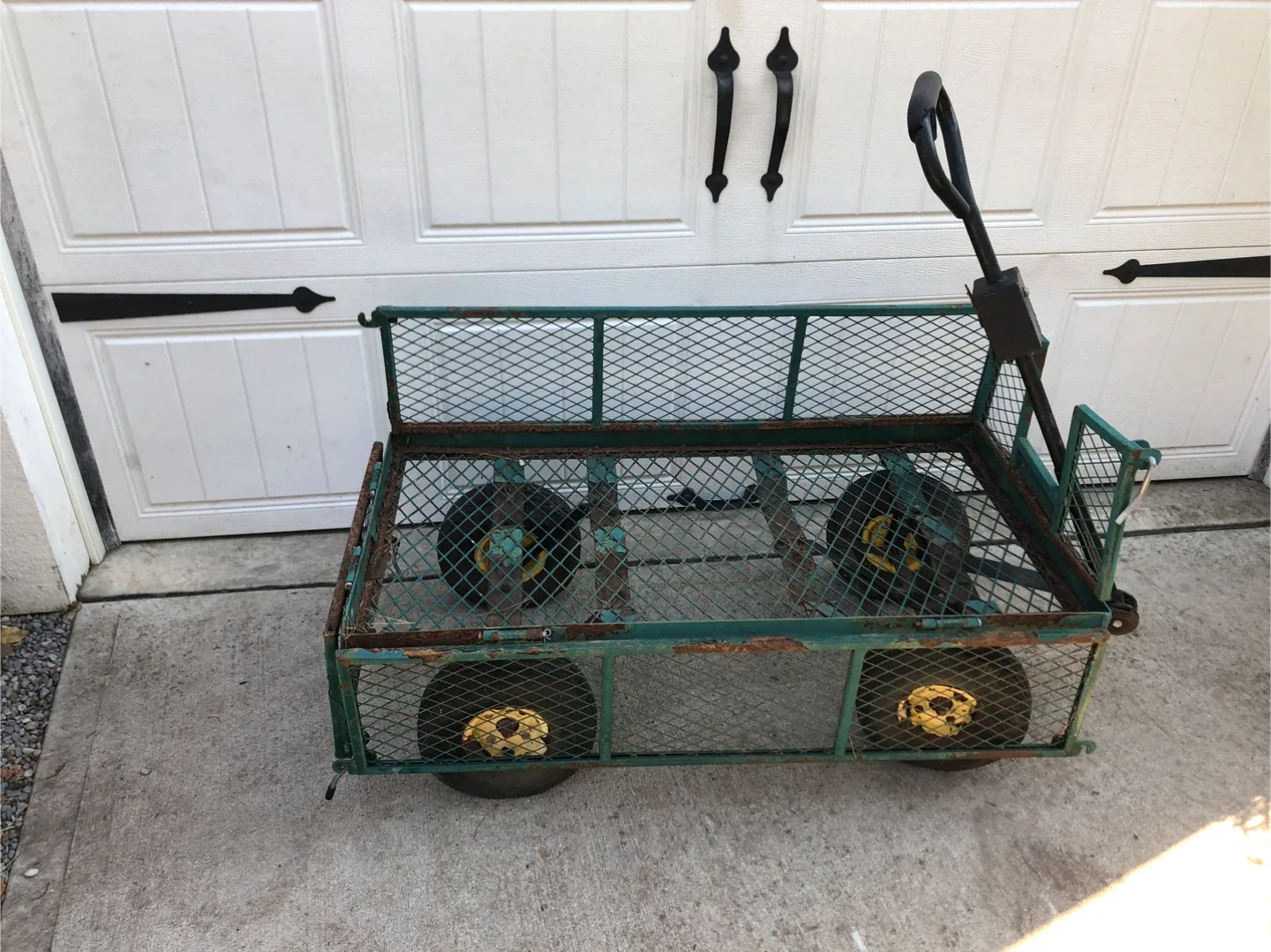 Used Green Metal Mesh Utility Wagon image indicator(3)