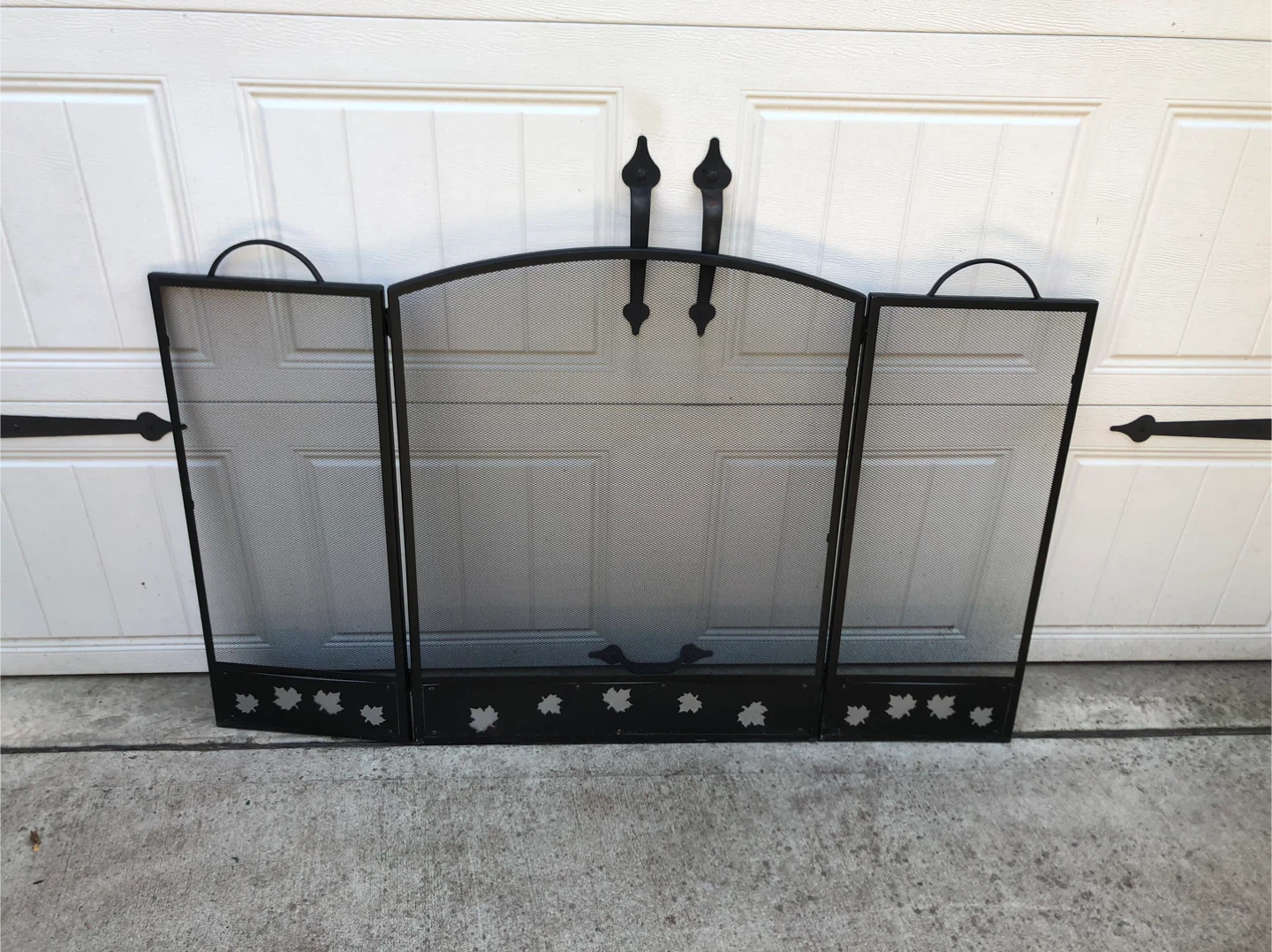 Black Fireplace Screen with Maple Leaf Design - photo 2