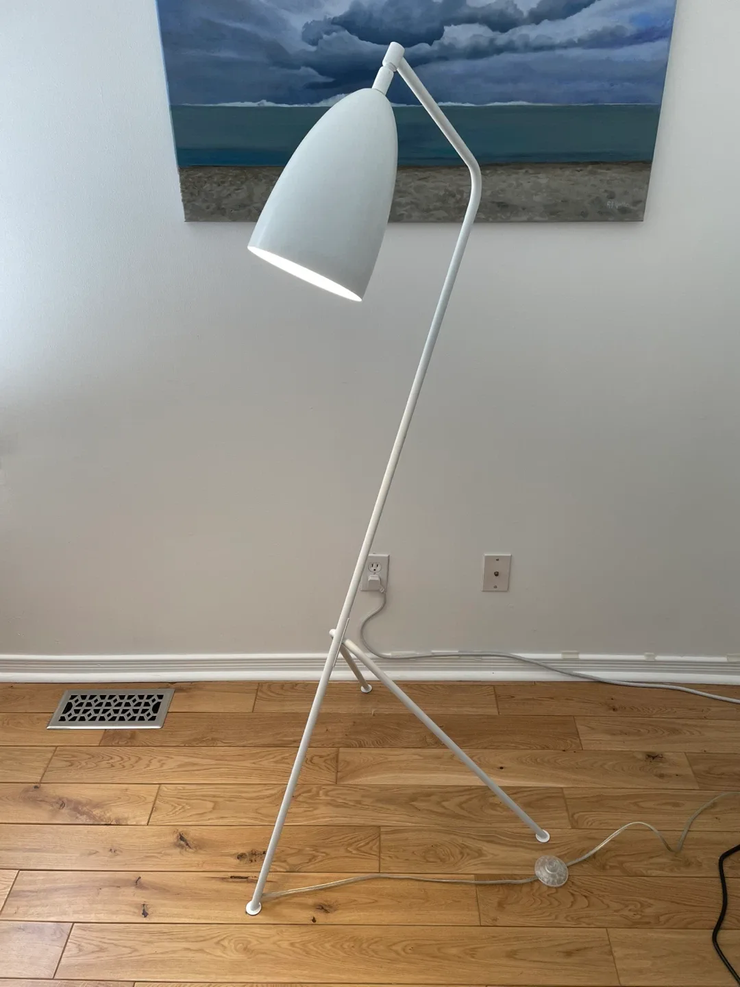 White Floor Lamp - Great Condition! image indicator(6)
