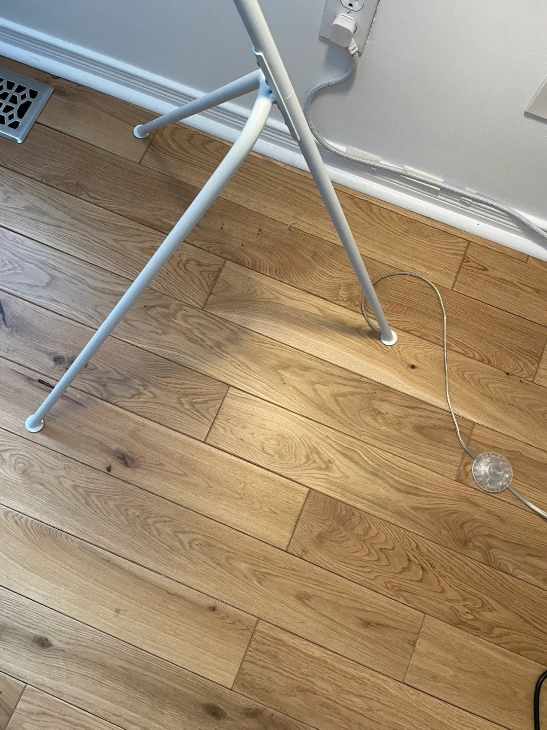 White Floor Lamp - Great Condition! image indicator(4)