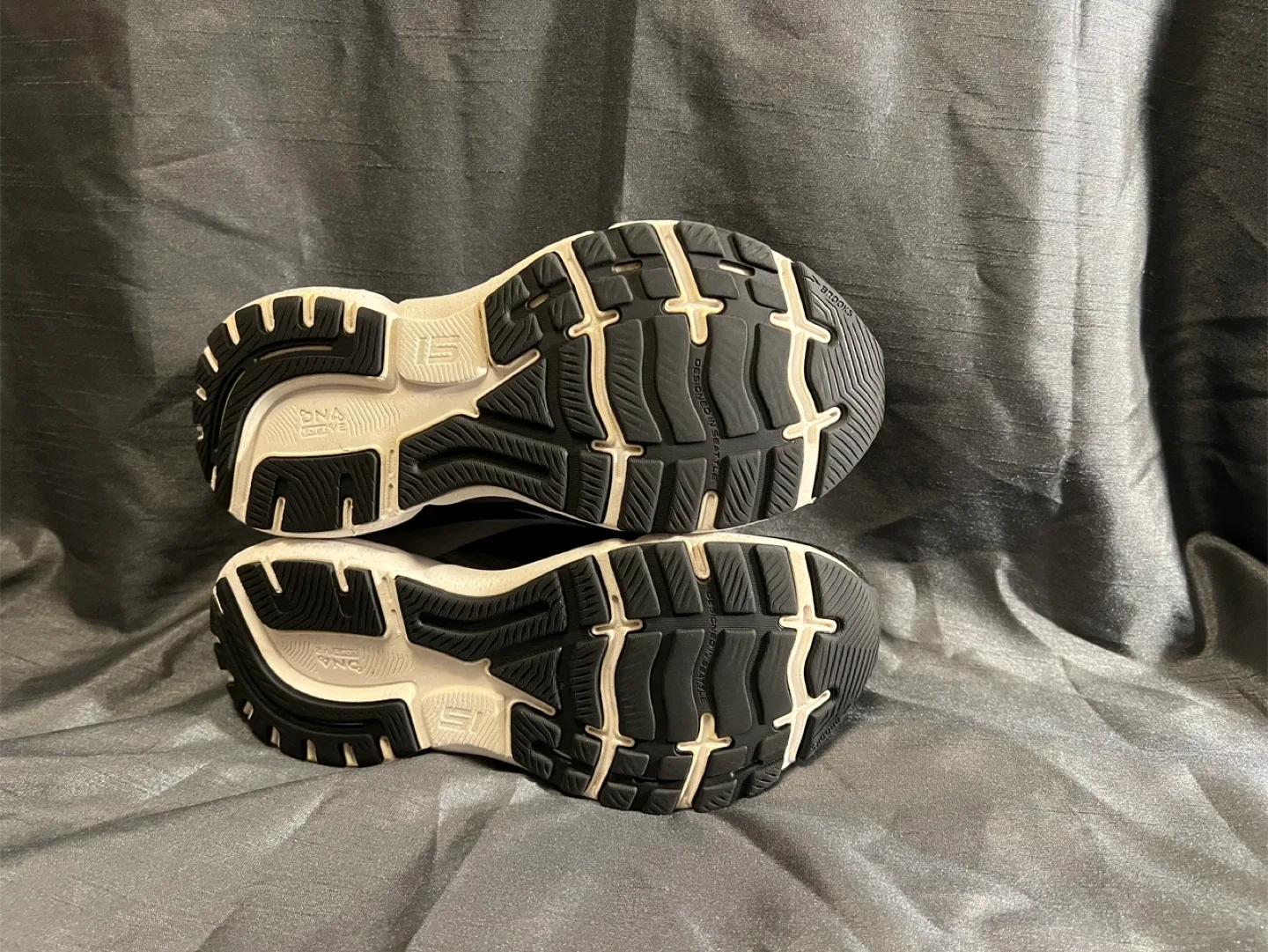 Brooks Ghost 15 Black Running Shoes - size7.5 image indicator(9)