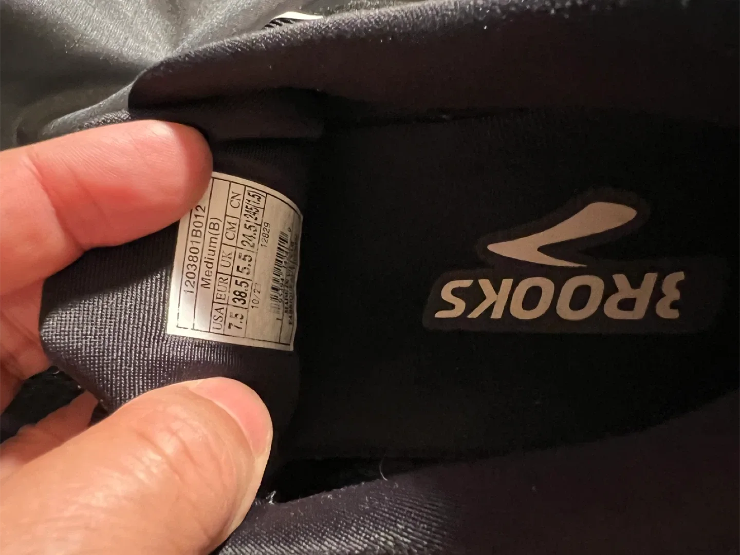 Brooks Ghost 15 Black Running Shoes - size7.5 image indicator(10)