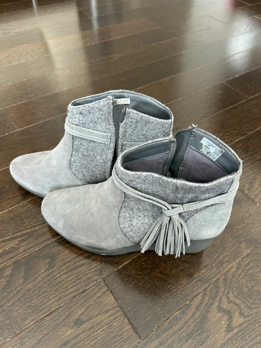 Crocs Women's Wedge Ankle Boots, Grey image indicator(2)