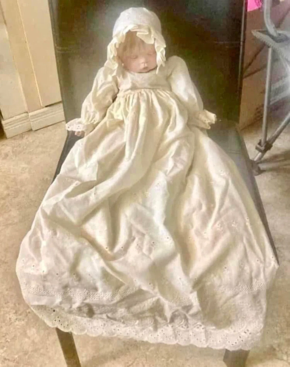 Porcelain doll image indicator(3)