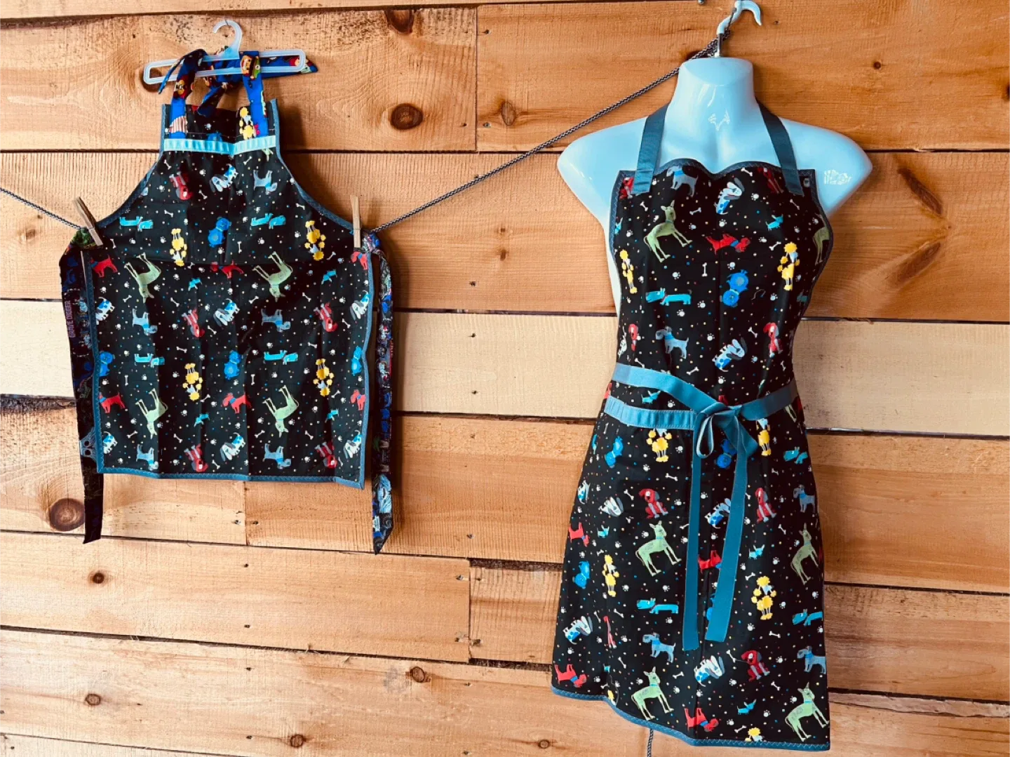 Matching Adult & Child Aprons - Dog Print image indicator(2)
