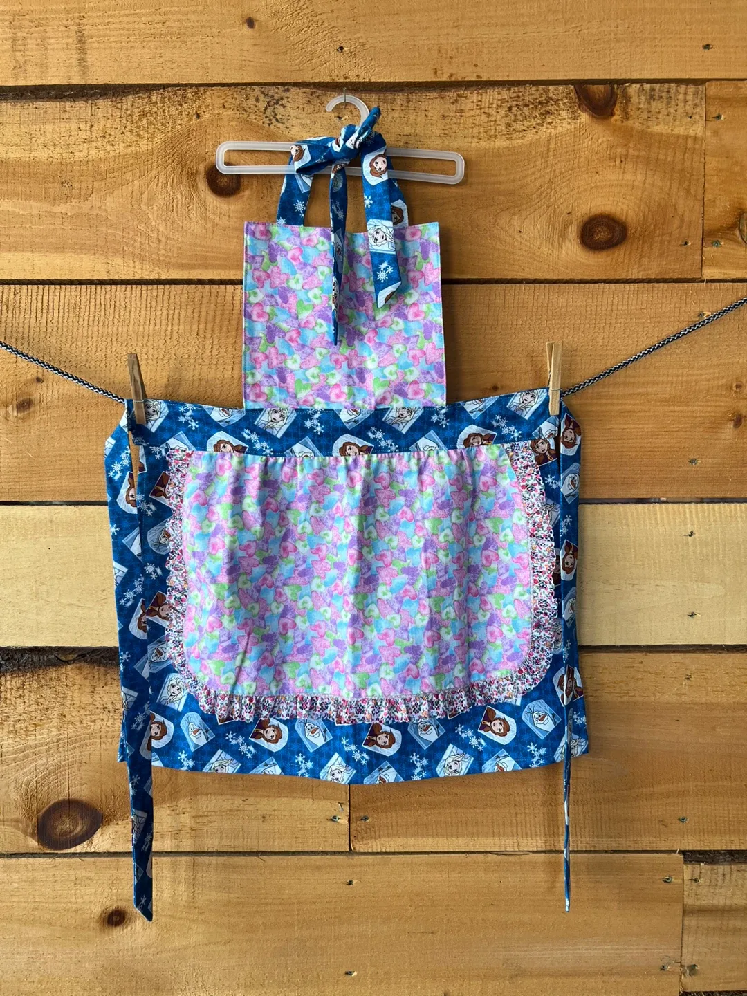Handmade Kids' Apron - Frozen Theme image indicator(6)