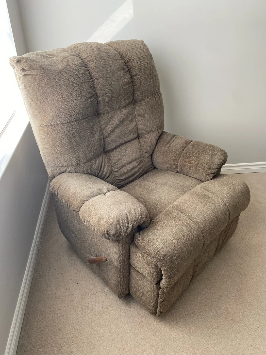 Recliner thumbnail