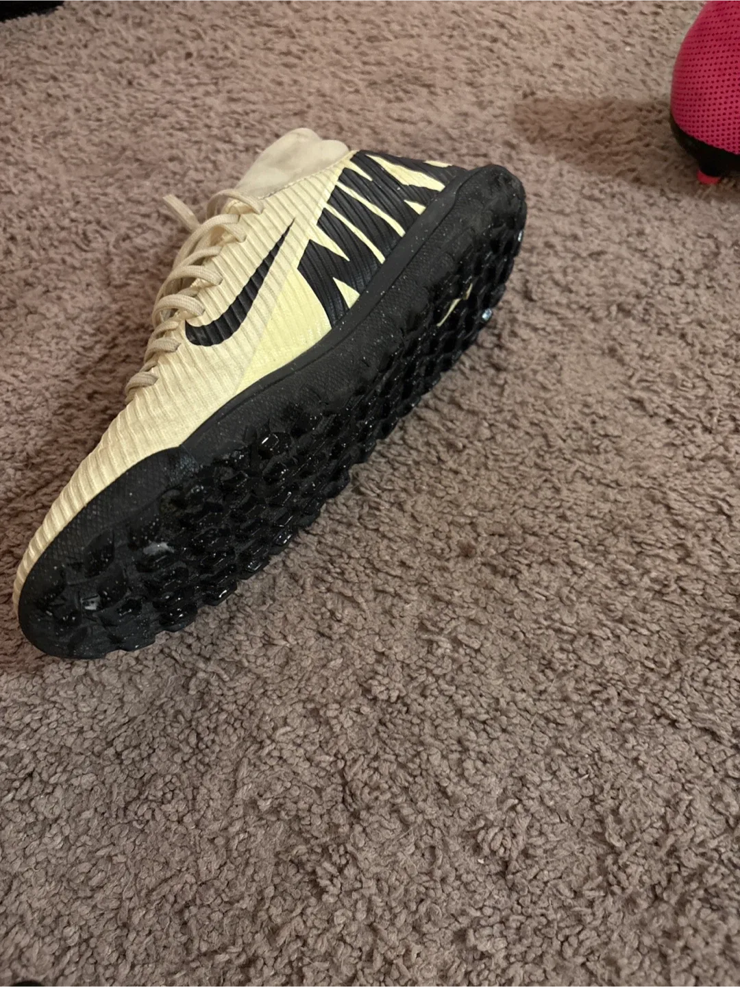Nike Soccer Cleats indoor size 6 image indicator(2)