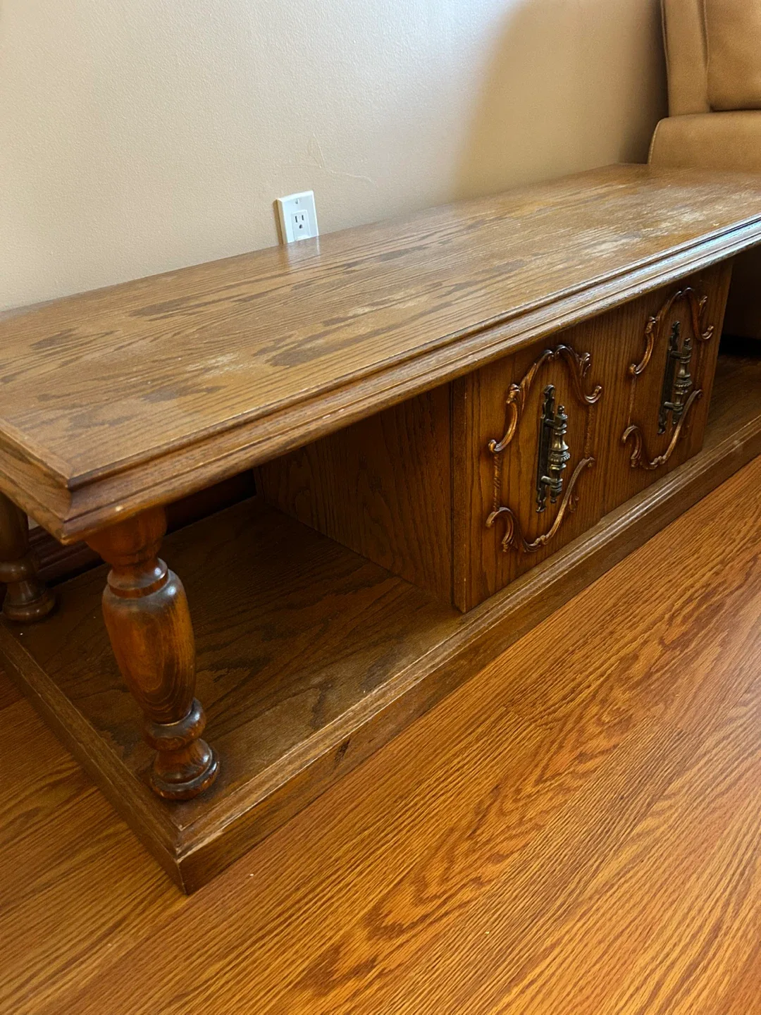 Vintage Ornate Solid Wood Coffee Table & Side Table image indicator(2)