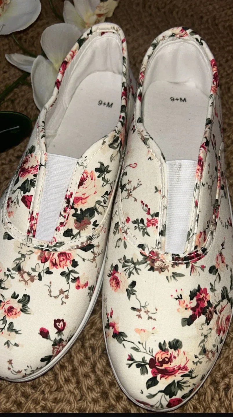 Floral Slip-on Shoes - Size 9+M thumbnail