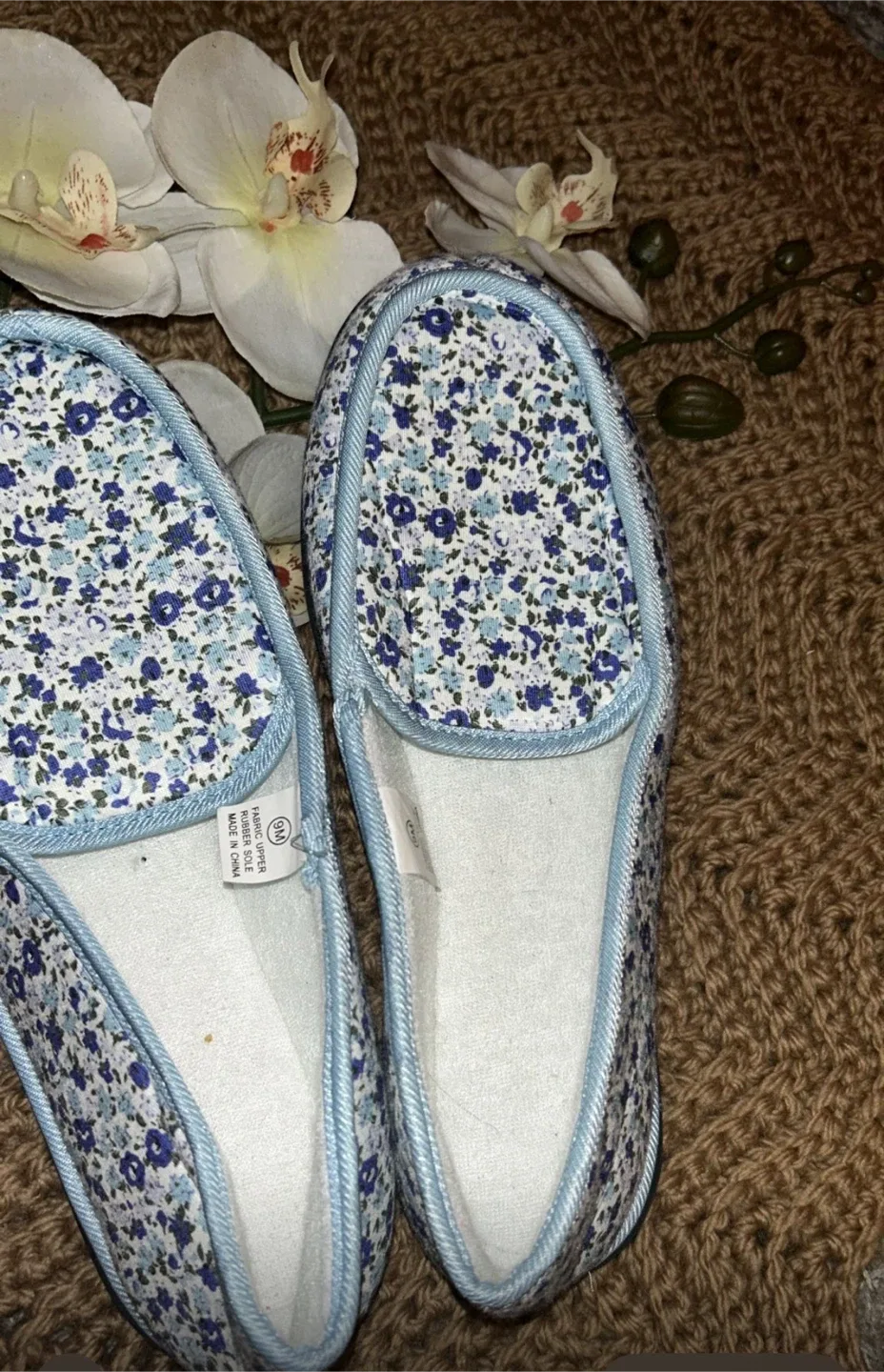 Floral Print Slippers - Size 9M thumbnail