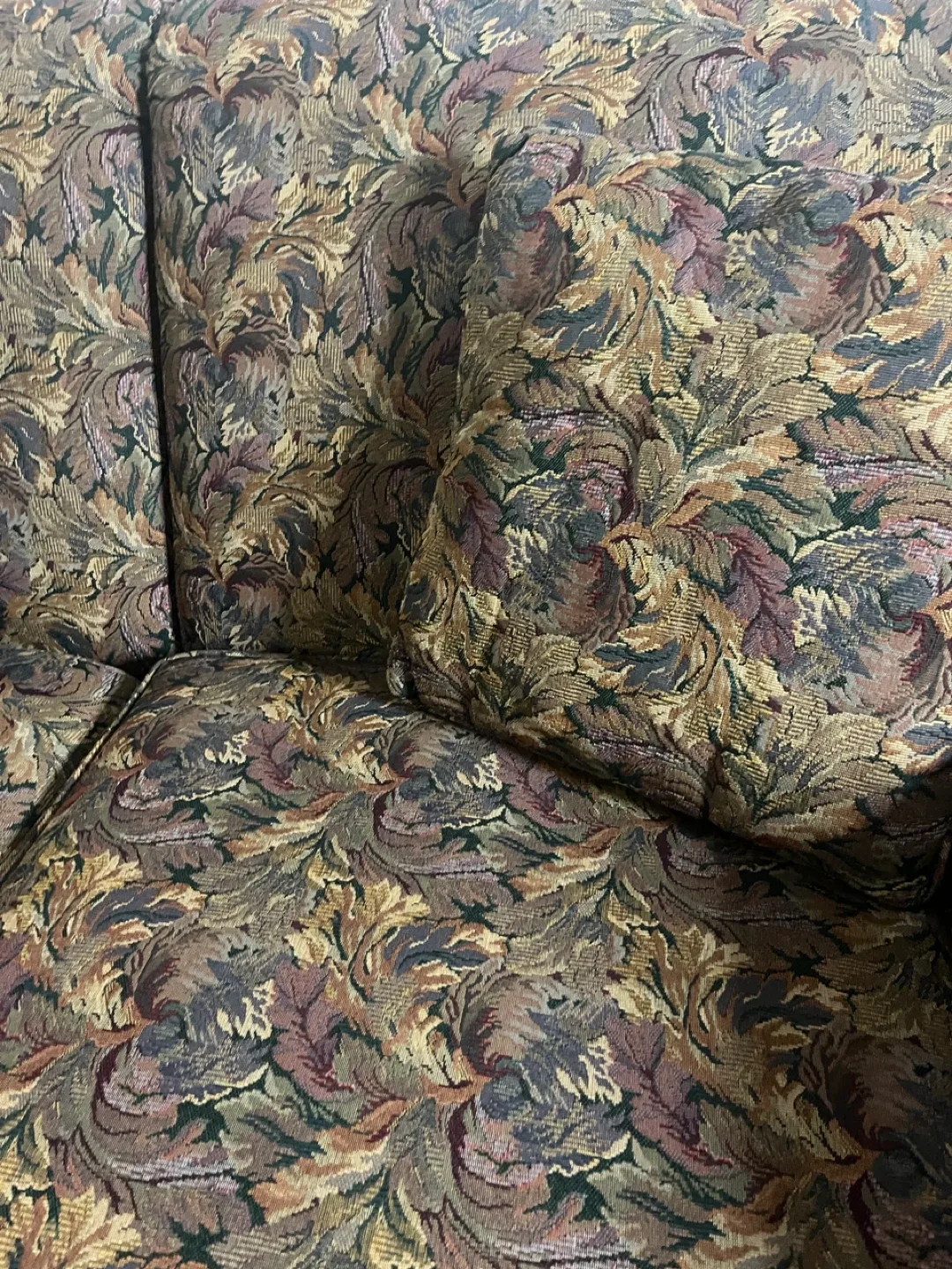 Free Floral Patterned Sofa image indicator(3)
