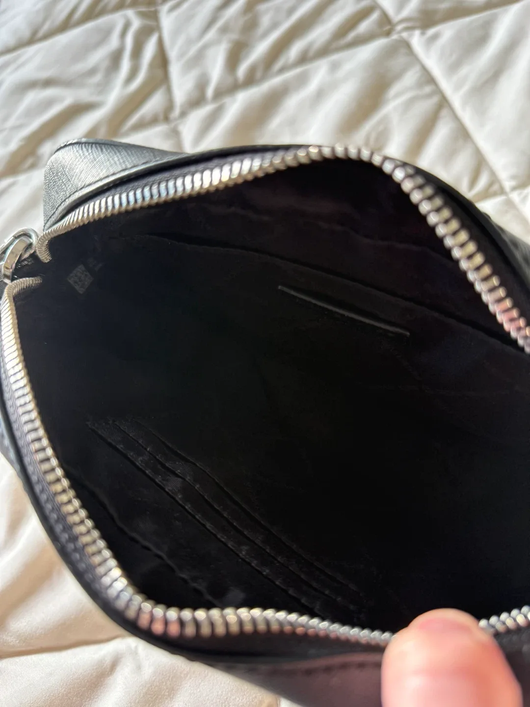 Michael Kors Crossbody Purse image indicator(4)