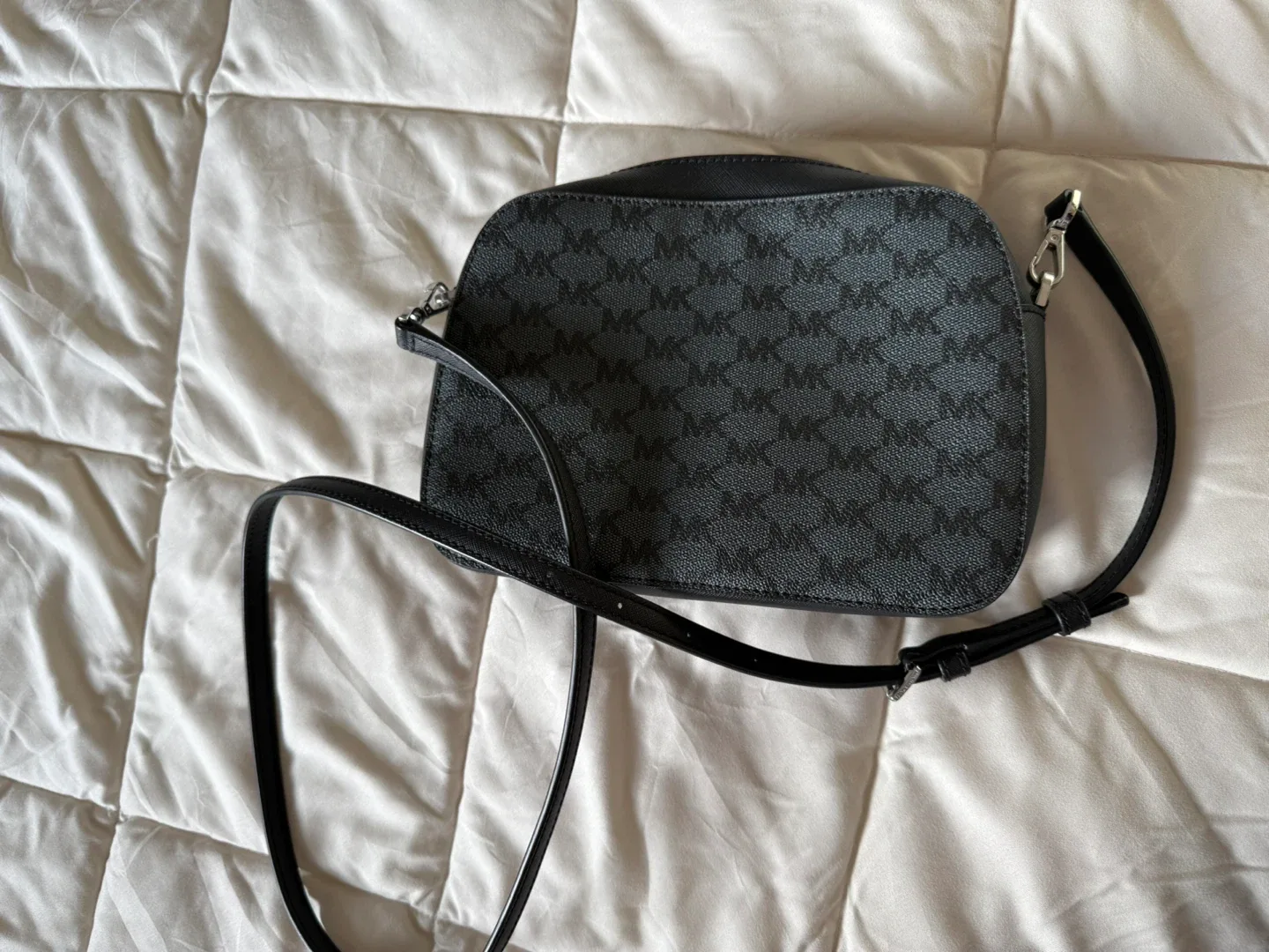 Michael Kors Crossbody Purse image indicator(3)