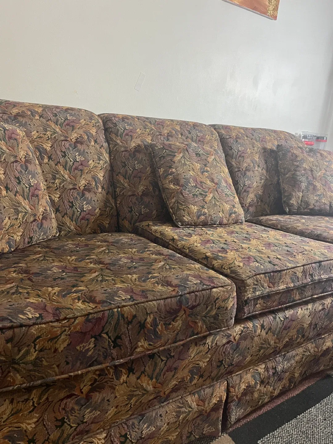 Free Floral Patterned Sofa image indicator(5)