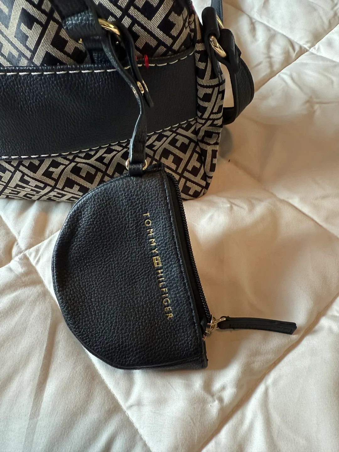Tommy Hilfiger Crossbody Purse image indicator(4)