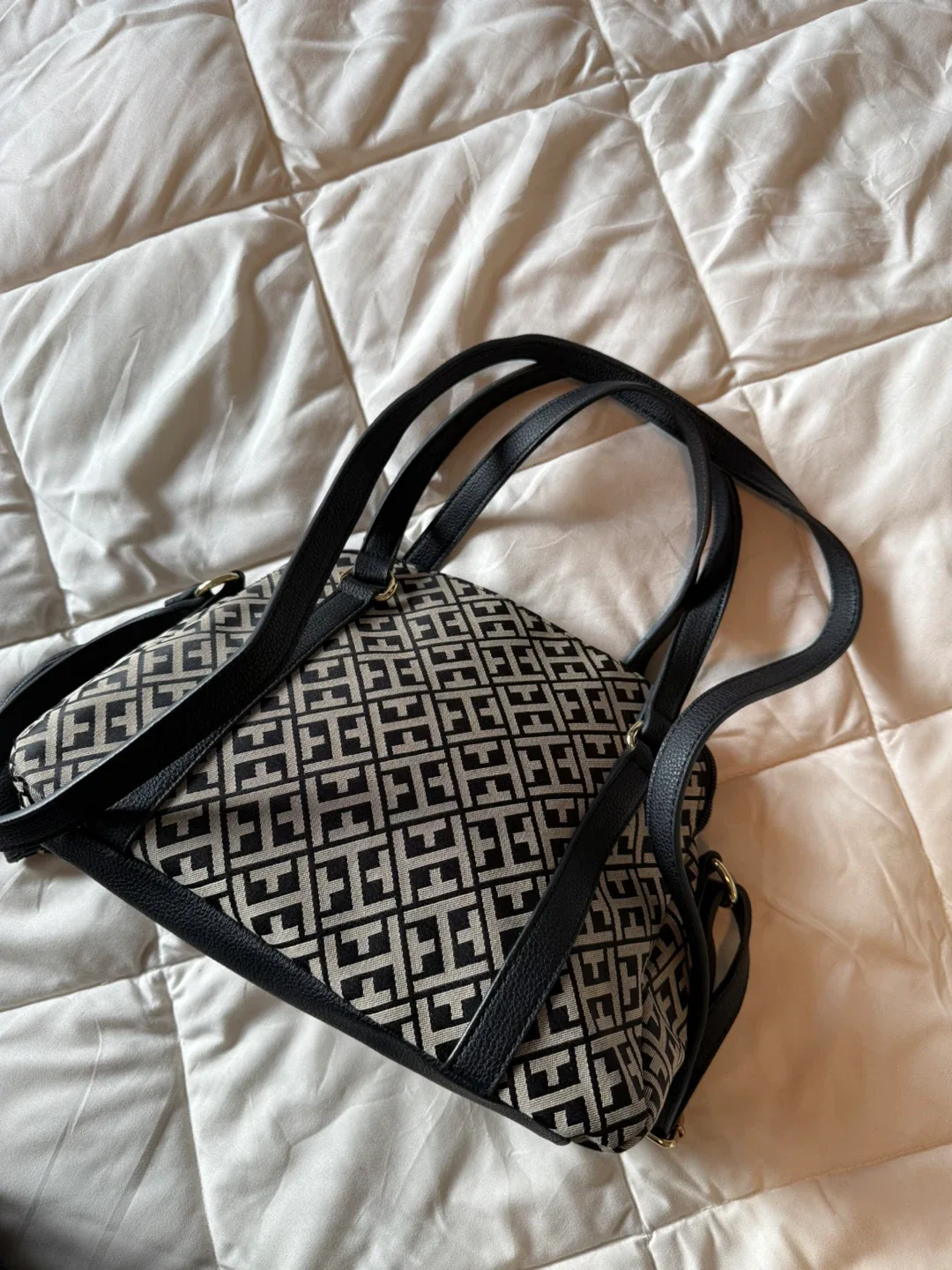 Tommy Hilfiger Crossbody Purse image indicator(3)