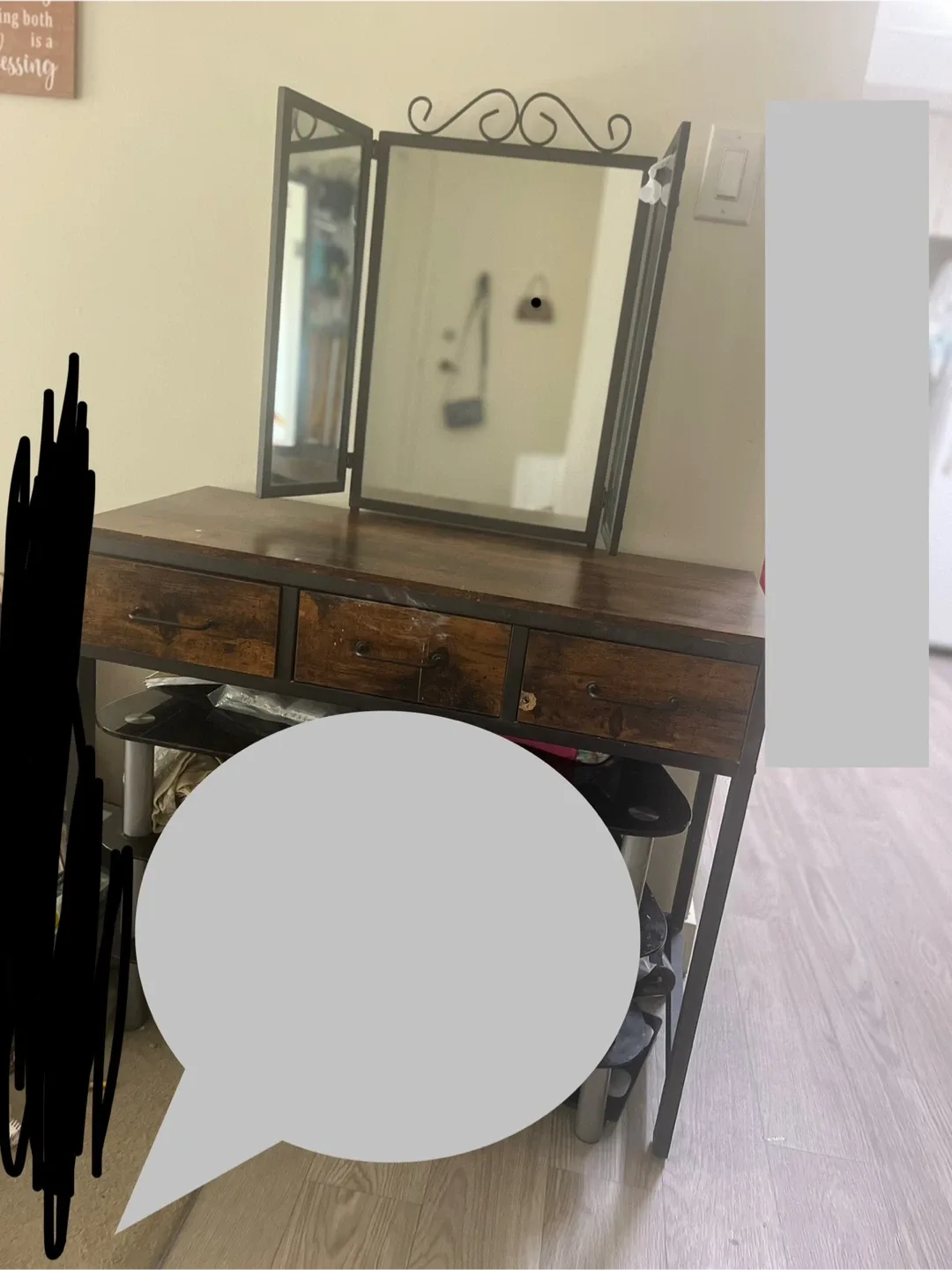 Vanity Table with Tri-Fold Mirror image indicator(4)