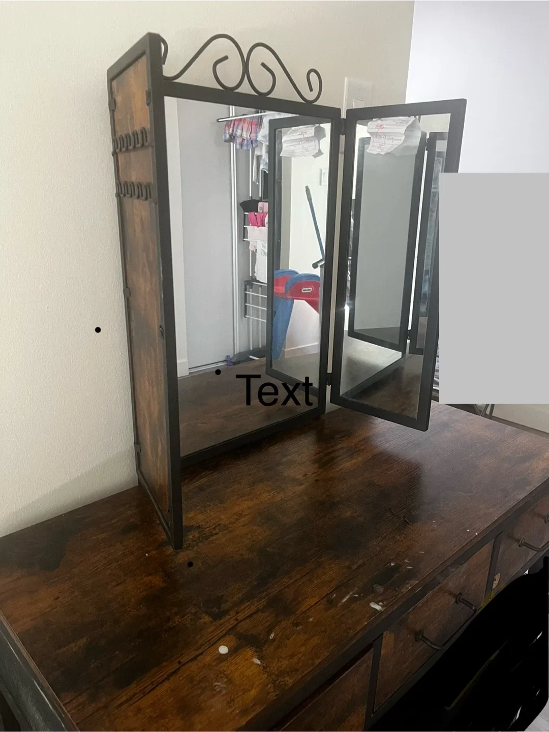 Vanity Table with Tri-Fold Mirror image indicator(7)