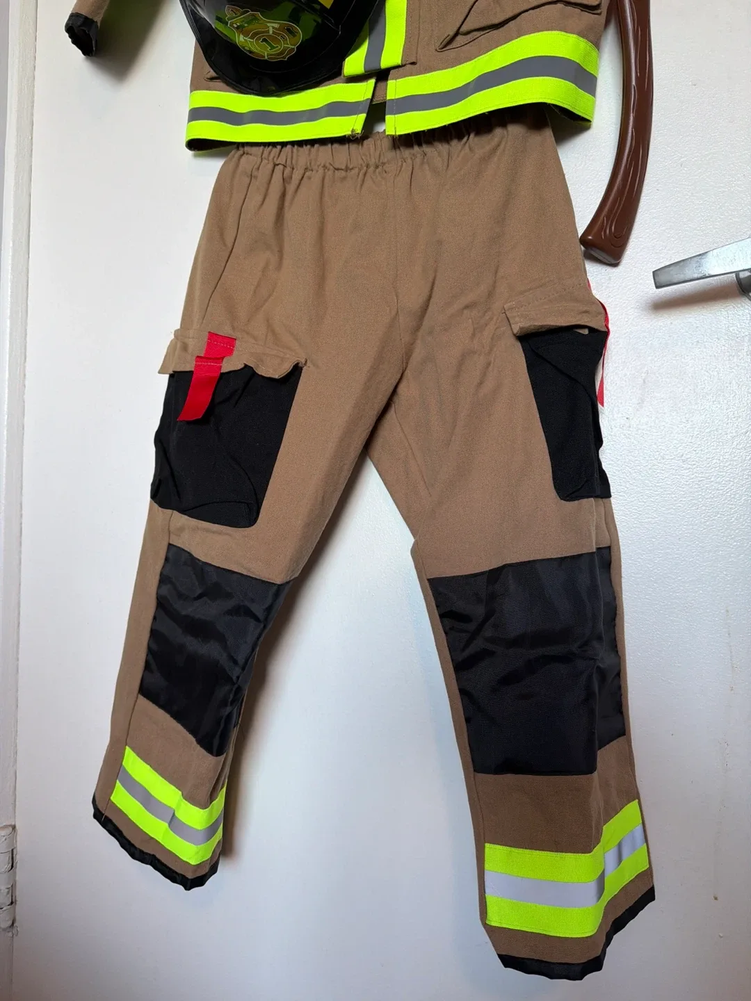 Kid’s Firefighter Costume Set with Toy Accessories 🧡 image indicator(3)