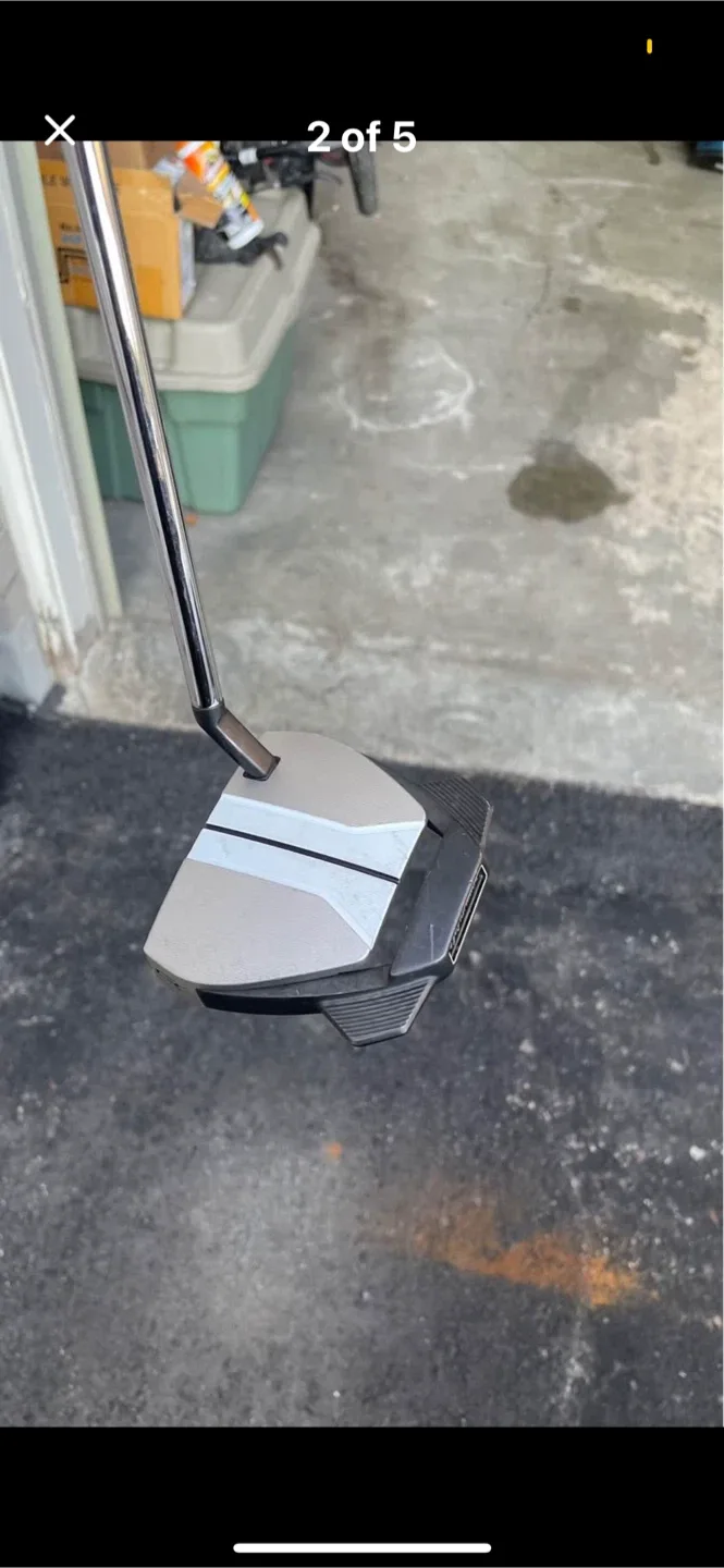 TaylorMade Putter with Super Stroke Grip image indicator(3)