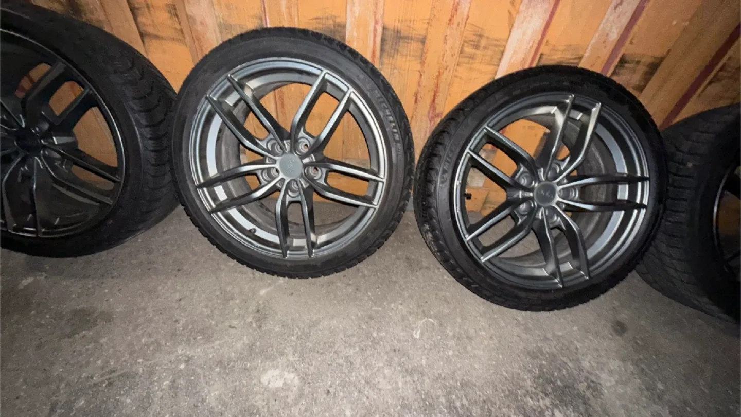 225/40R18 Mercedes cla 250 rims with Micheline winter tires image indicator(4)