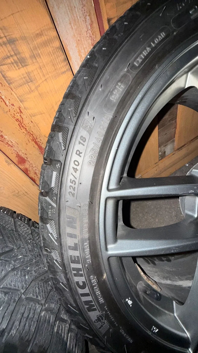 225/40R18 Mercedes cla 250 rims with Micheline winter tires image indicator(2)