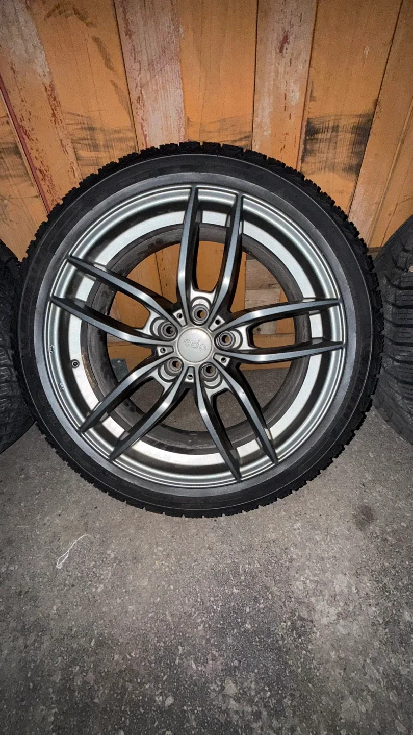 225/40R18 Mercedes cla 250 rims with Micheline winter tires image indicator(3)