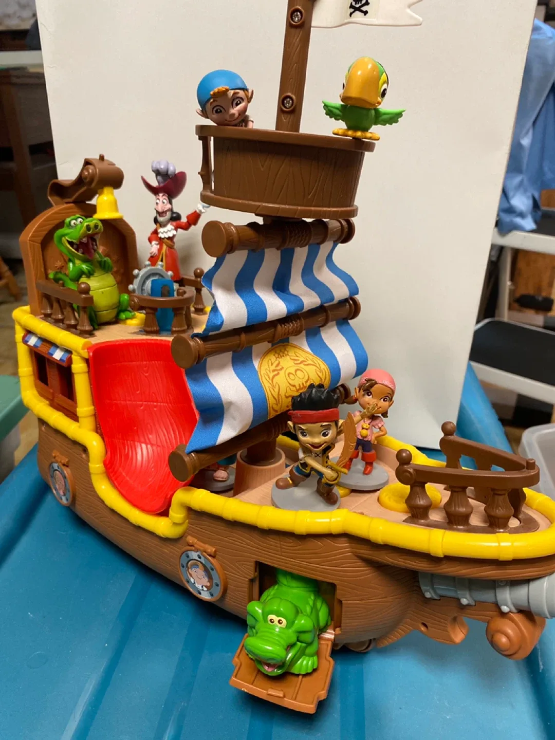 Disney Jake and the Pirates Toy Ship Set complete with figures. thumbnail