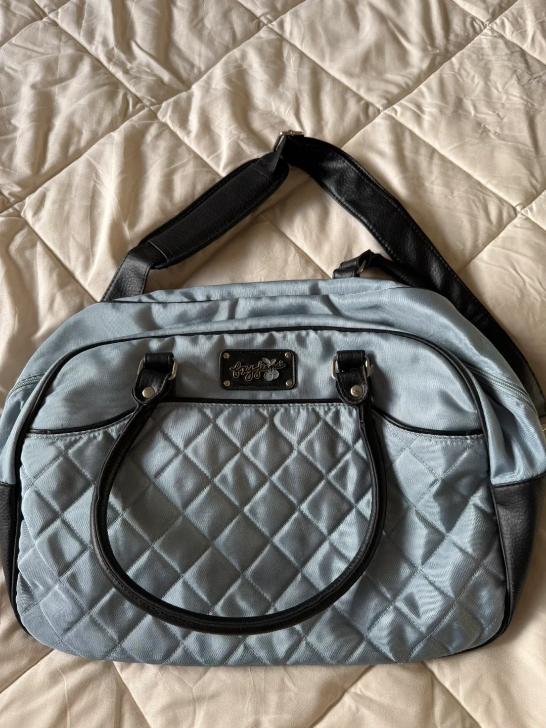 Foxy Jeans Light Grey Quilted Travel Bag thumbnail