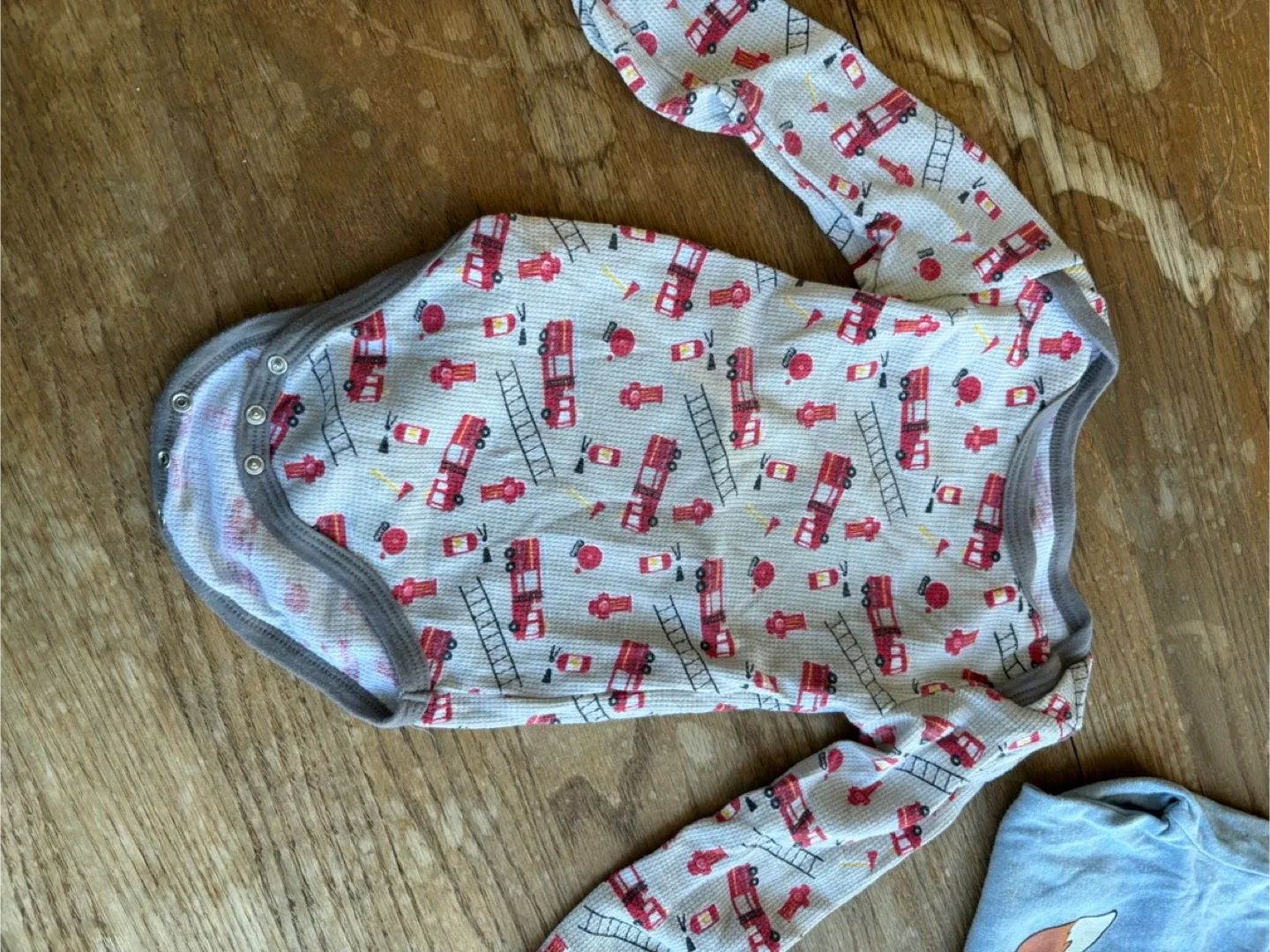 Boys Long Sleeve Onesies Bundle- size 24 m image indicator(4)