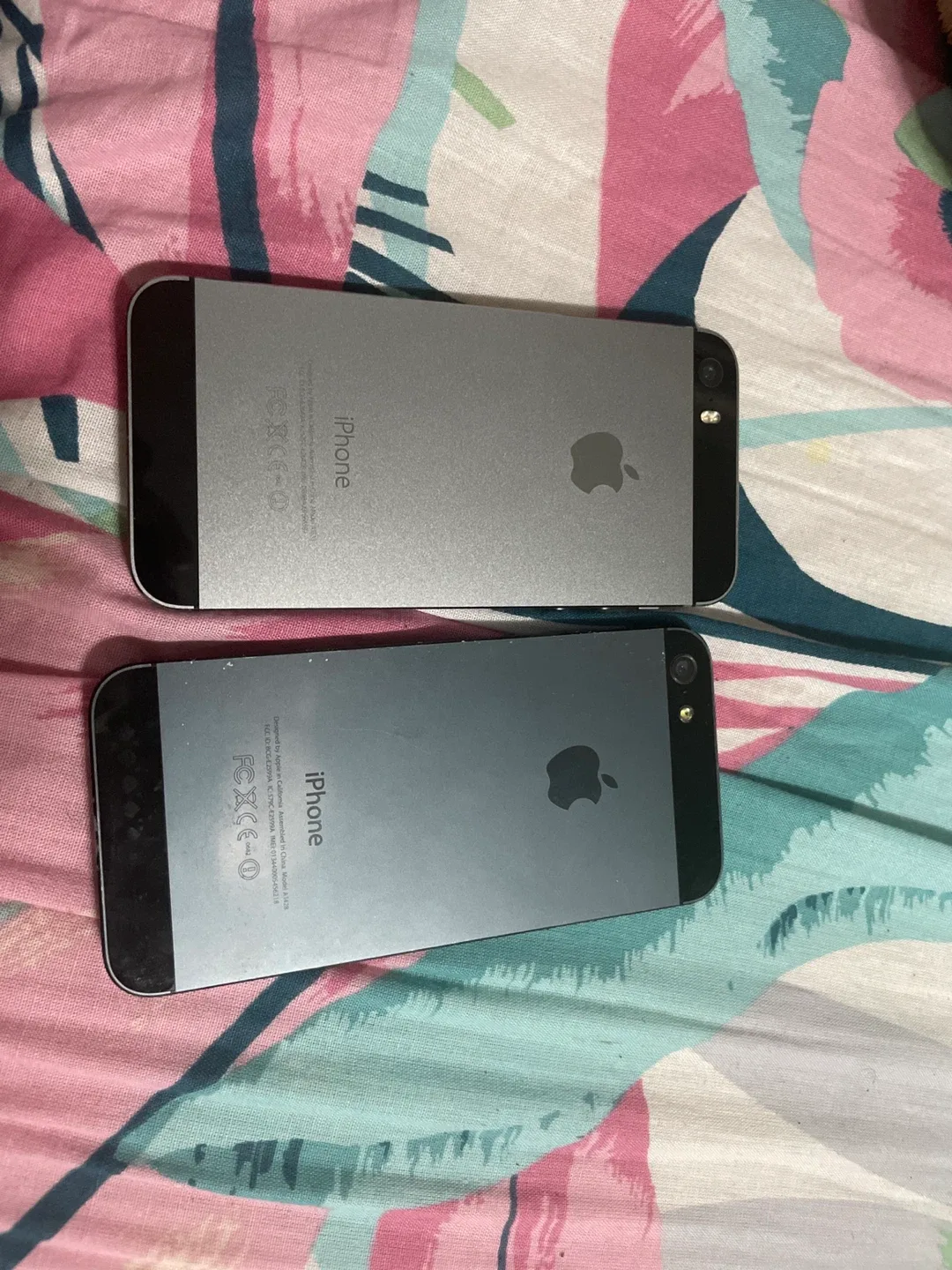 Two Apple iPhone 5s - For Parts image indicator(2)