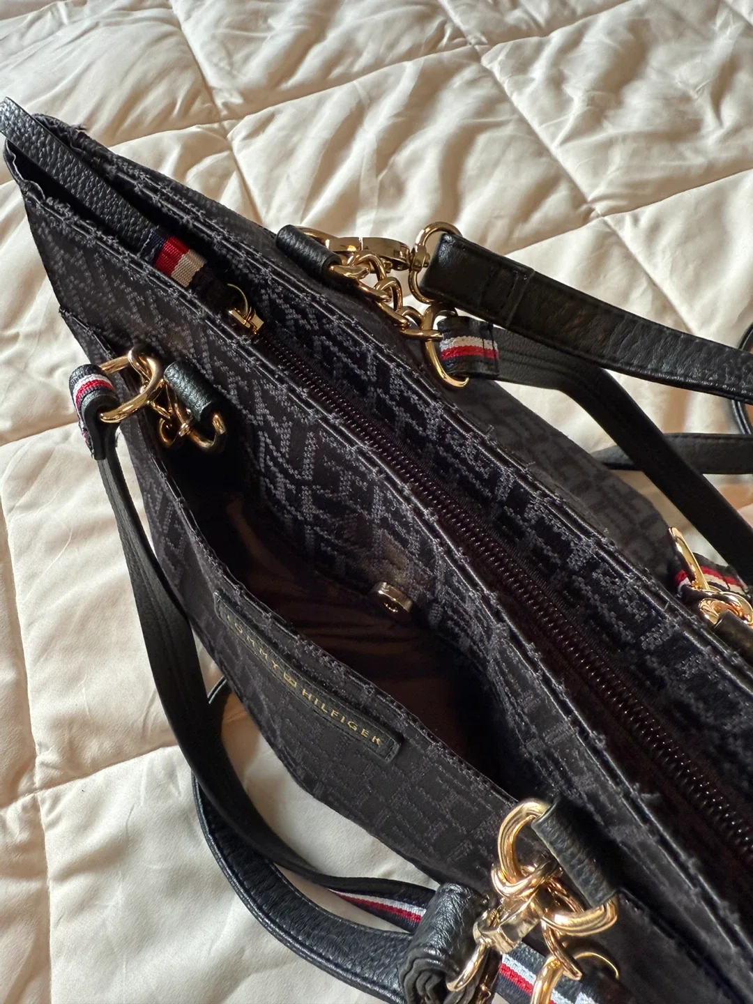 Tommy Hilfiger Crossbody Purse image indicator(3)