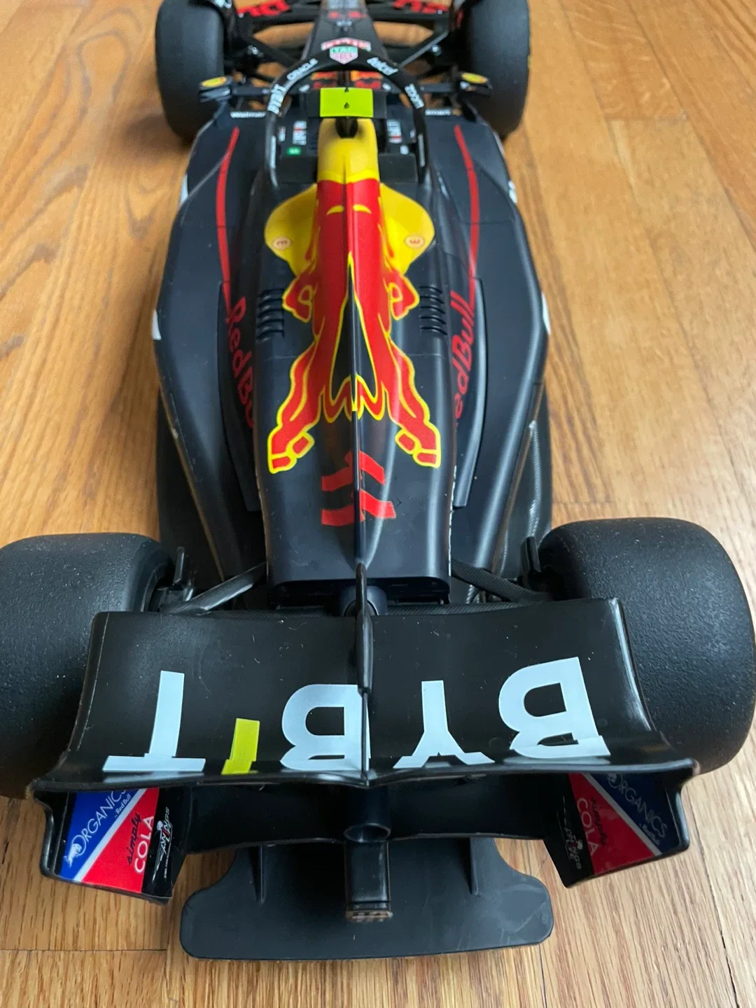 Maisto Red Bull Racing RB19 1/10 Scale RC Car - New! image indicator(4)