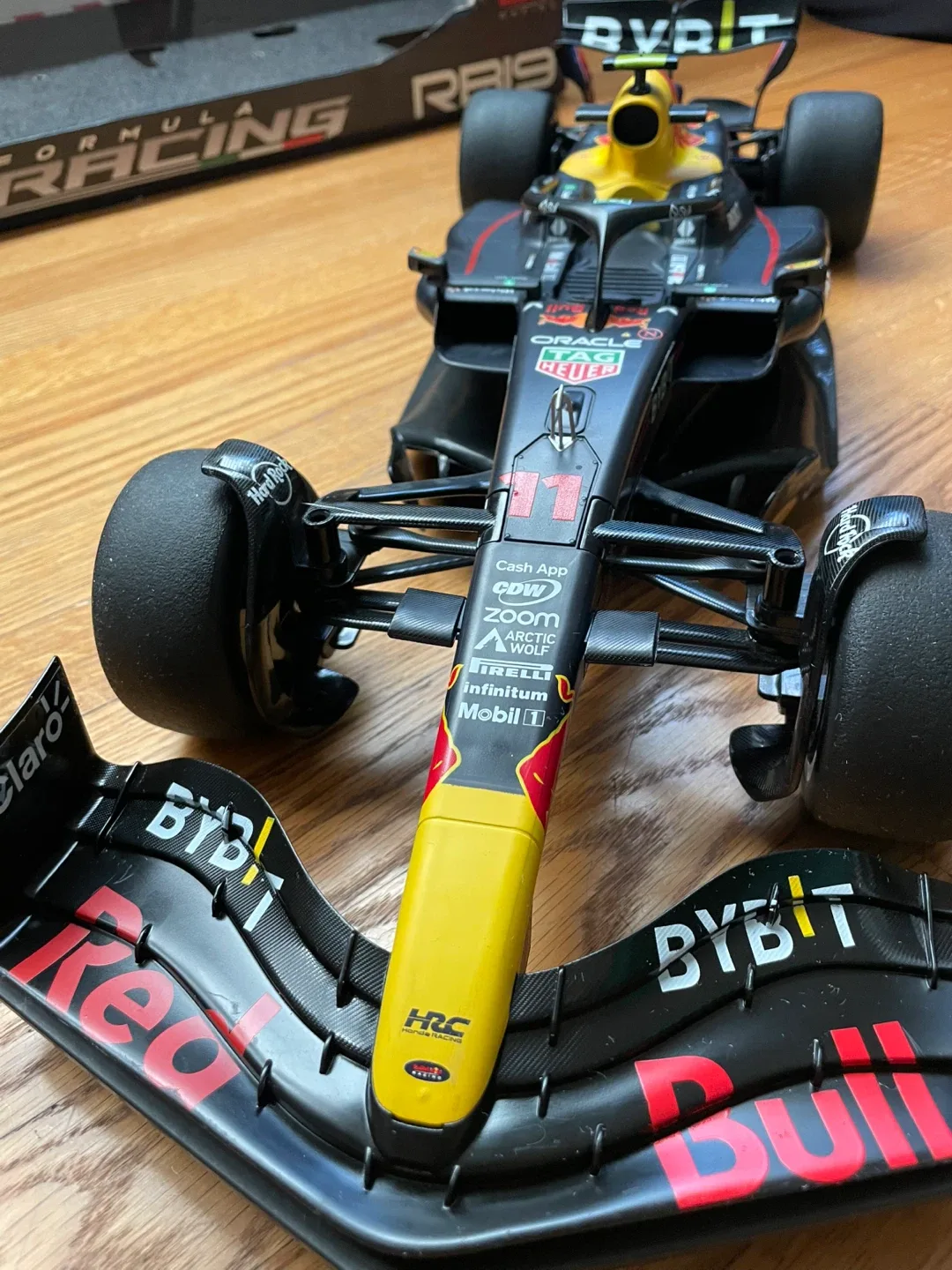 Maisto Red Bull Racing RB19 1/10 Scale RC Car - New! image indicator(3)