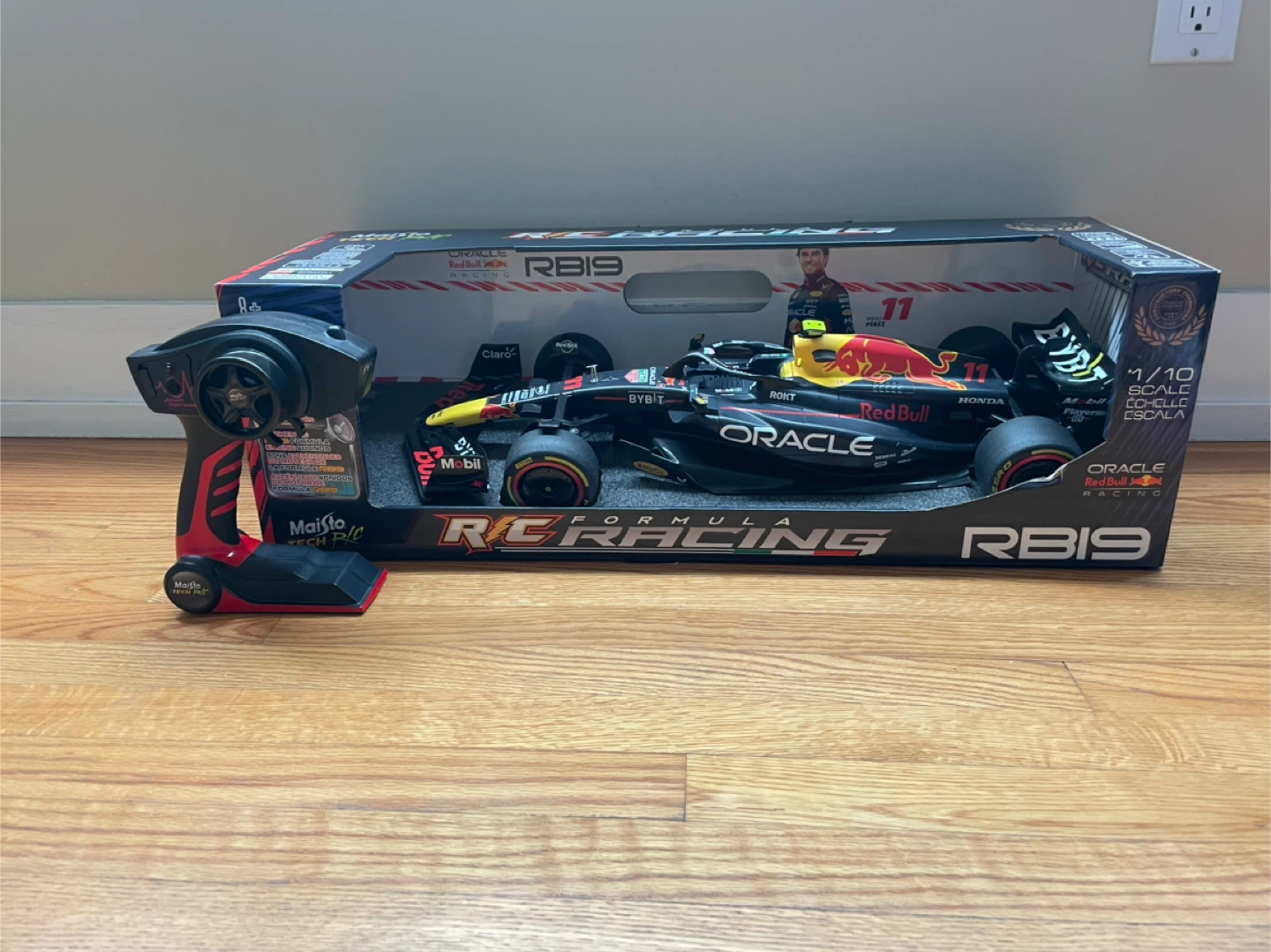 Maisto Red Bull Racing RB19 1/10 Scale RC Car - New!